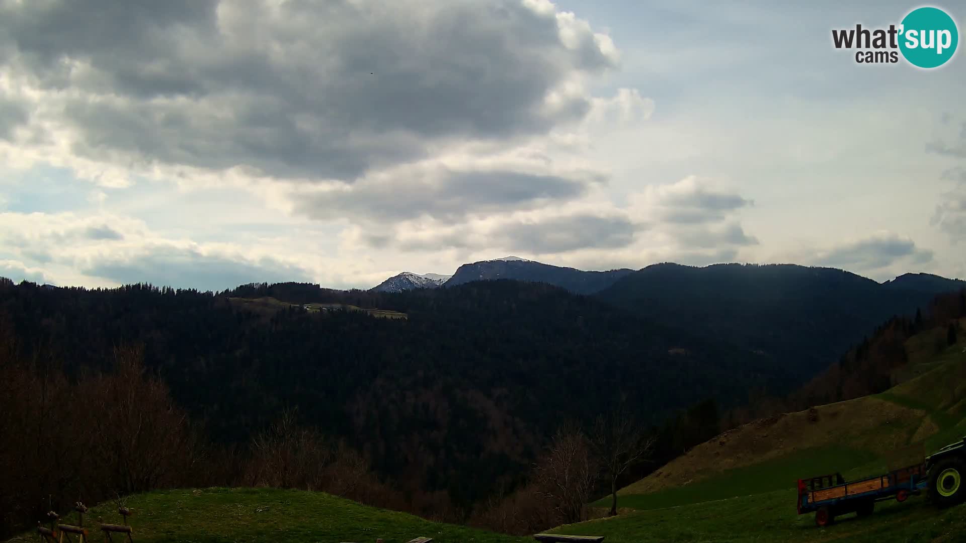 Webcam Brunarica Dražgoše – Live View of Ratitovec (1666 m)