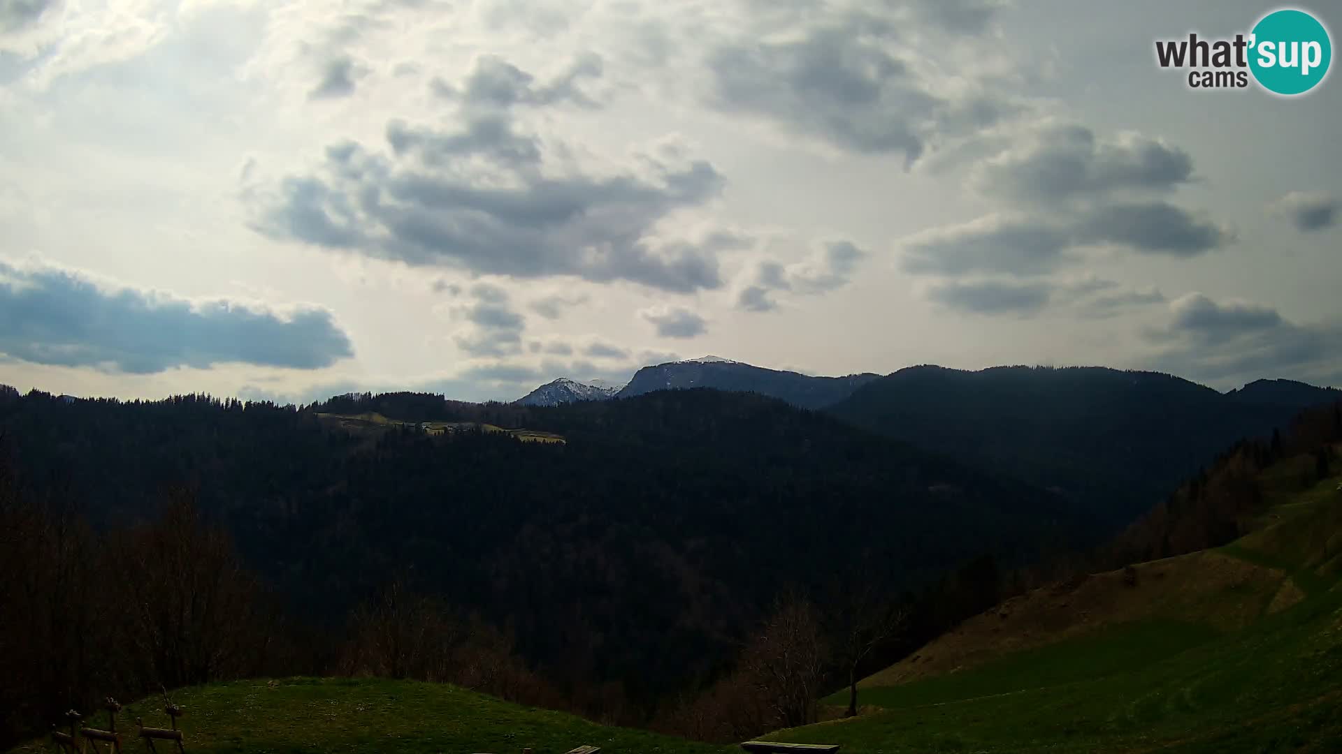 Web kamera Brunarica Dražgoše – Pogled uživo na Ratitovec (1666 m)