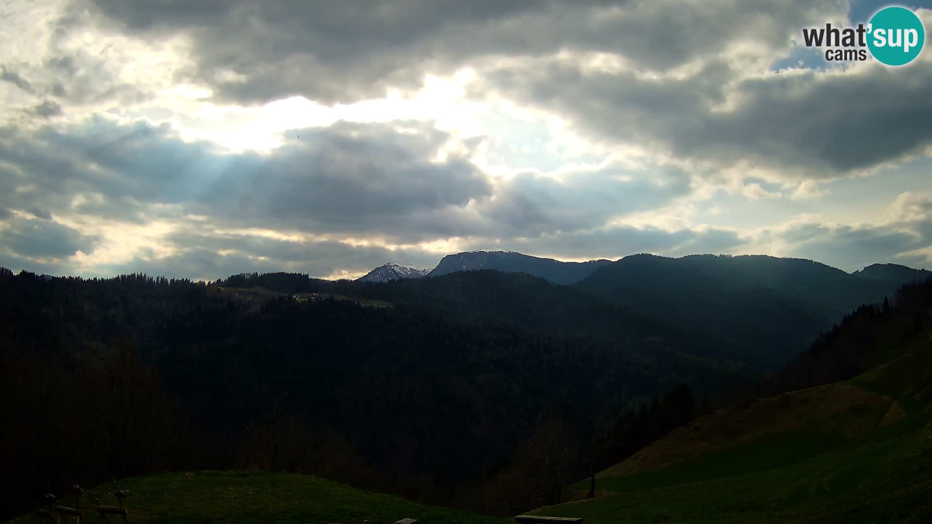 Webcam Brunarica Dražgoše – Liveblick auf Ratitovec (1666 m)