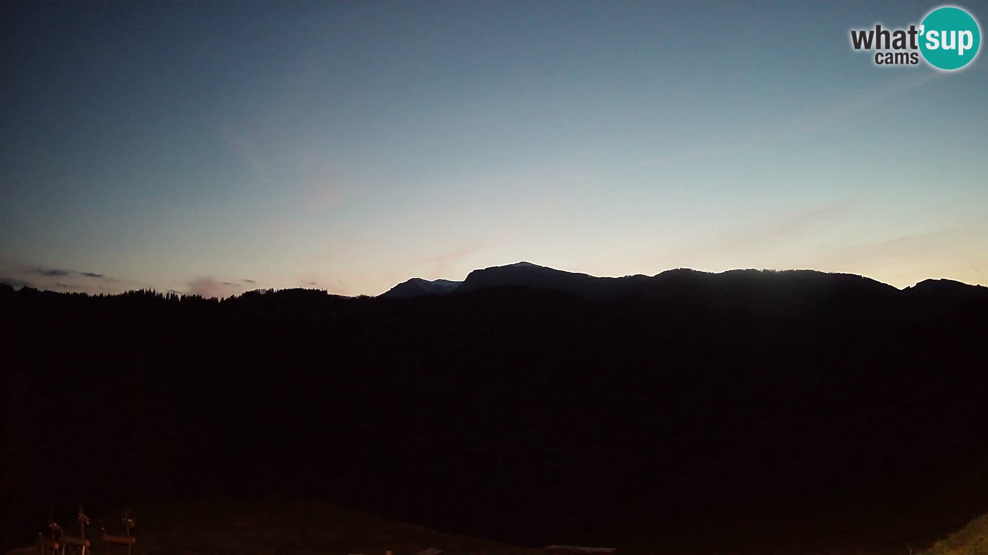 Web kamera Brunarica Dražgoše – Pogled uživo na Ratitovec (1666 m)