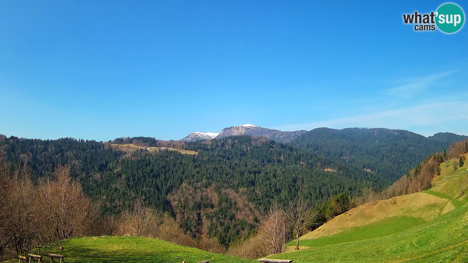 Web kamera Brunarica Dražgoše – Pogled uživo na Ratitovec (1666 m)