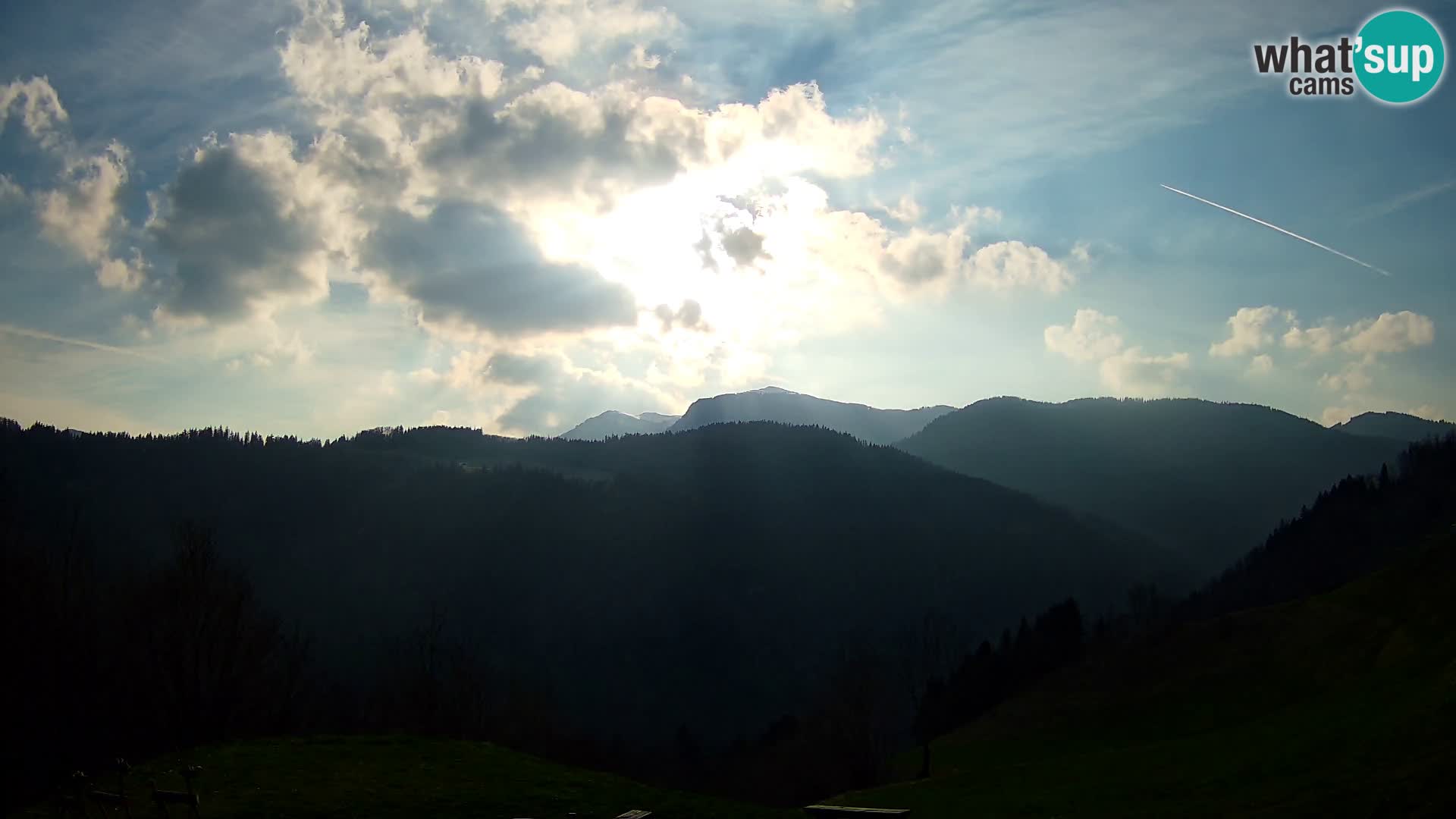 Spletna kamera Brunarica Dražgoše – Pogled v živo na Ratitovec (1666 m)