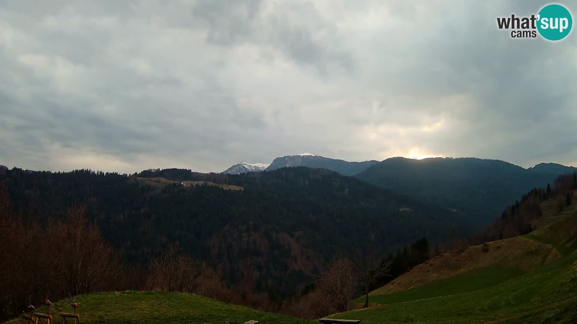 Webcam Brunarica Dražgoše – Vista live sul Ratitovec (1666 m)