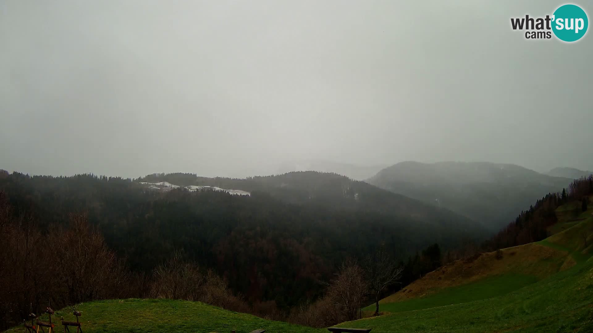 Webcam Brunarica Dražgoše – Vista live sul Ratitovec (1666 m)