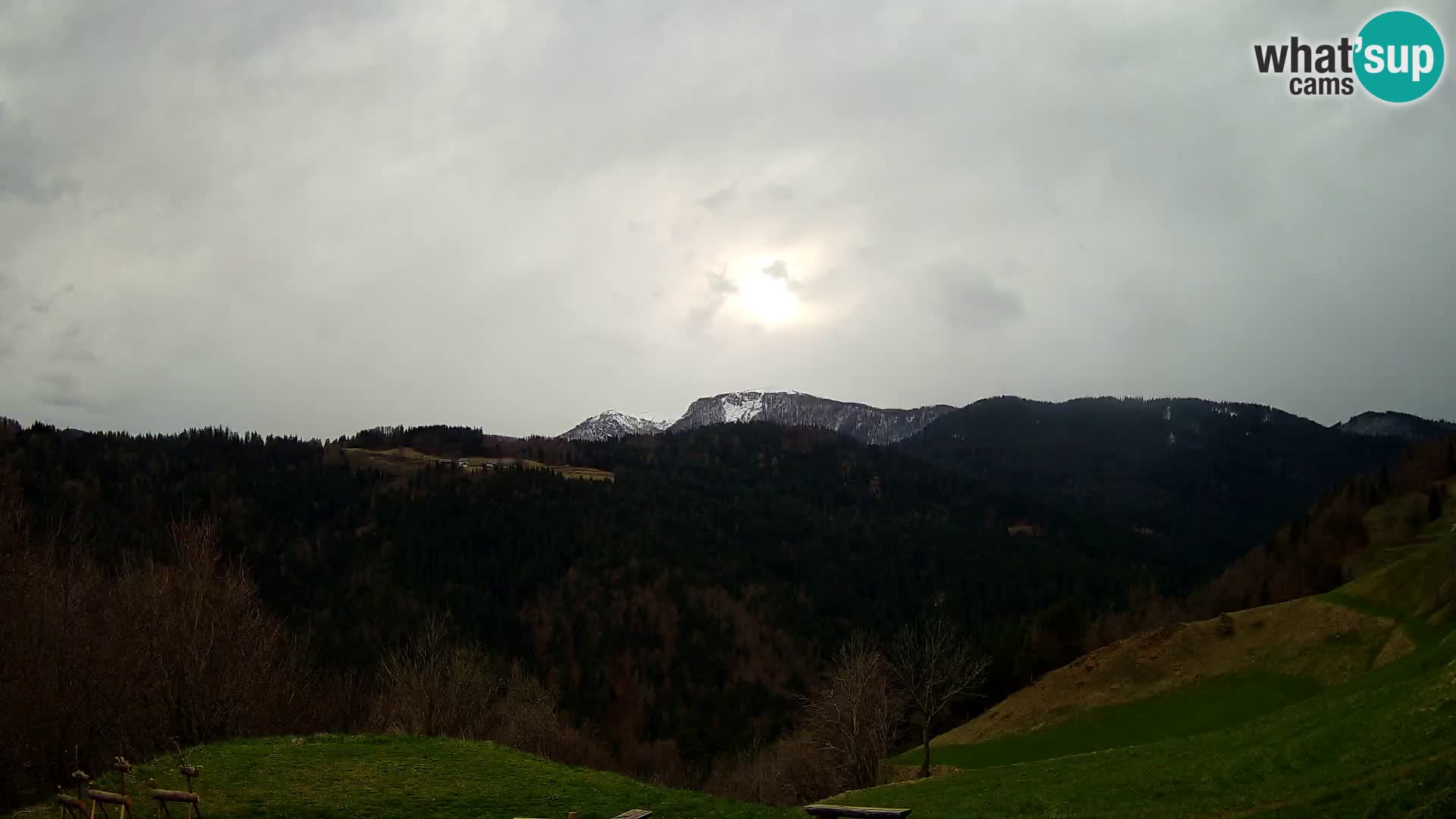 Webcam Brunarica Dražgoše – Liveblick auf Ratitovec (1666 m)