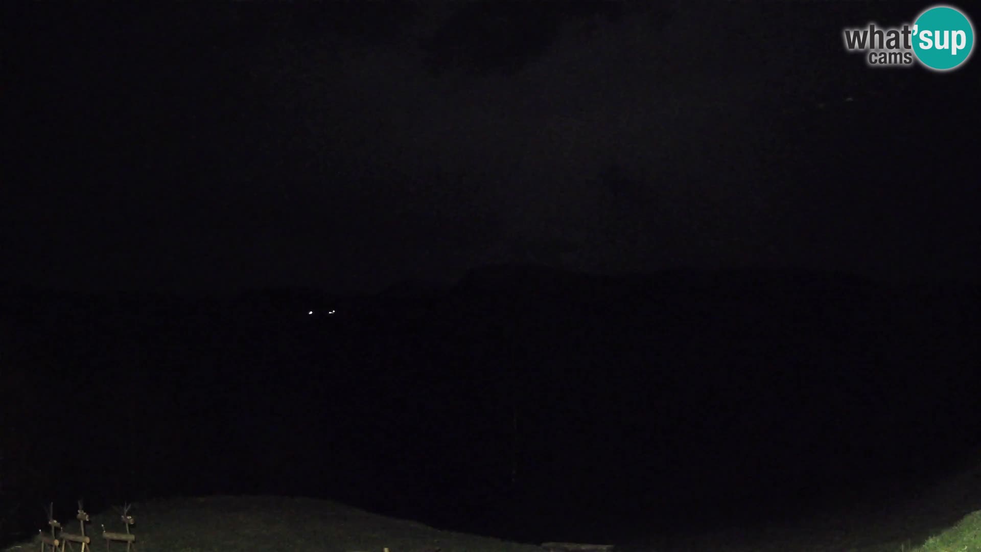 Webcam Brunarica Dražgoše – Live View of Ratitovec (1666 m)