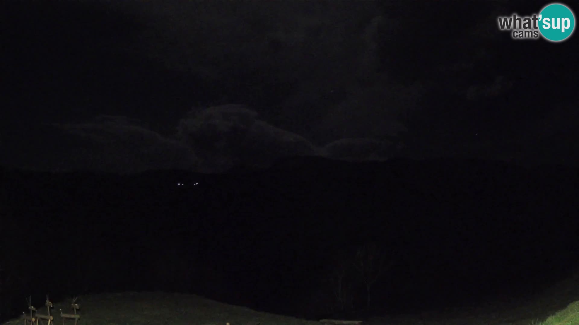 Webcam Brunarica Dražgoše – Live View of Ratitovec (1666 m)