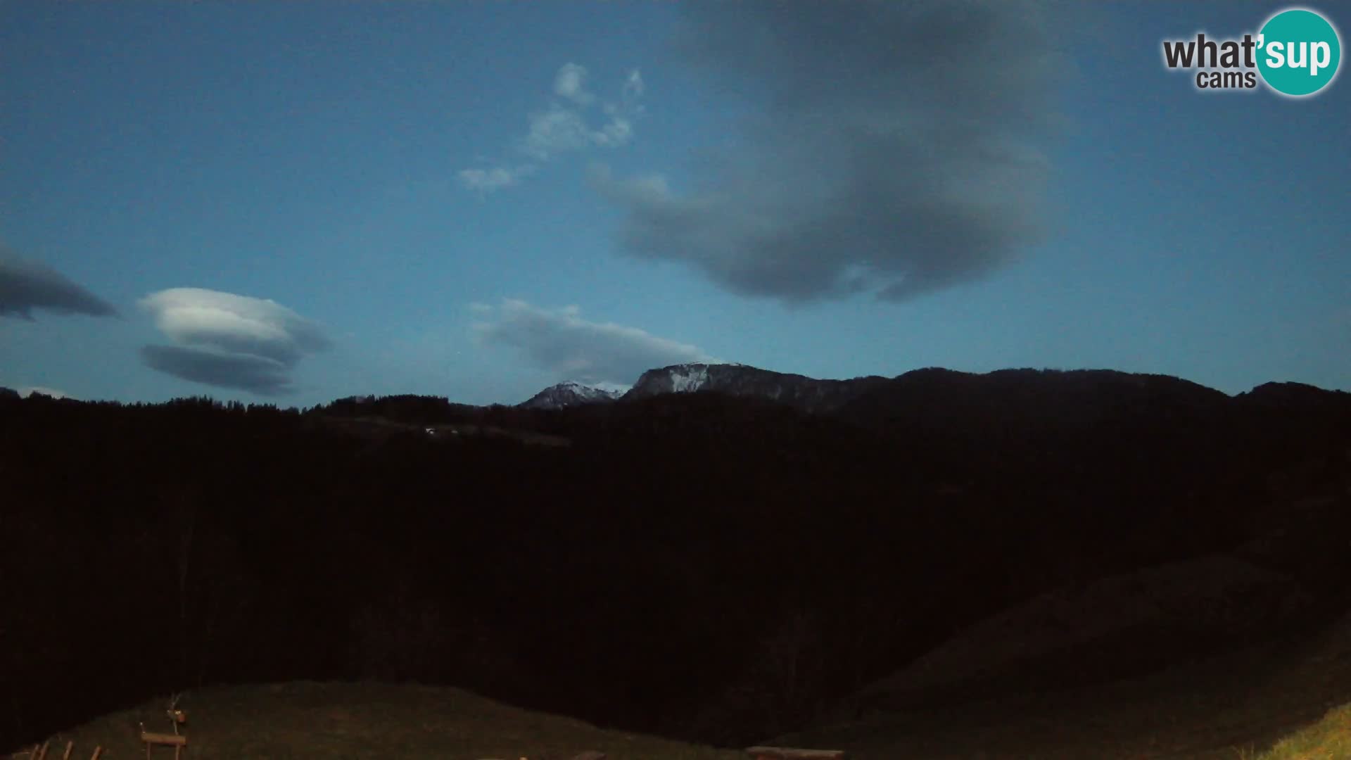 Webcam Brunarica Dražgoše – Live View of Ratitovec (1666 m)