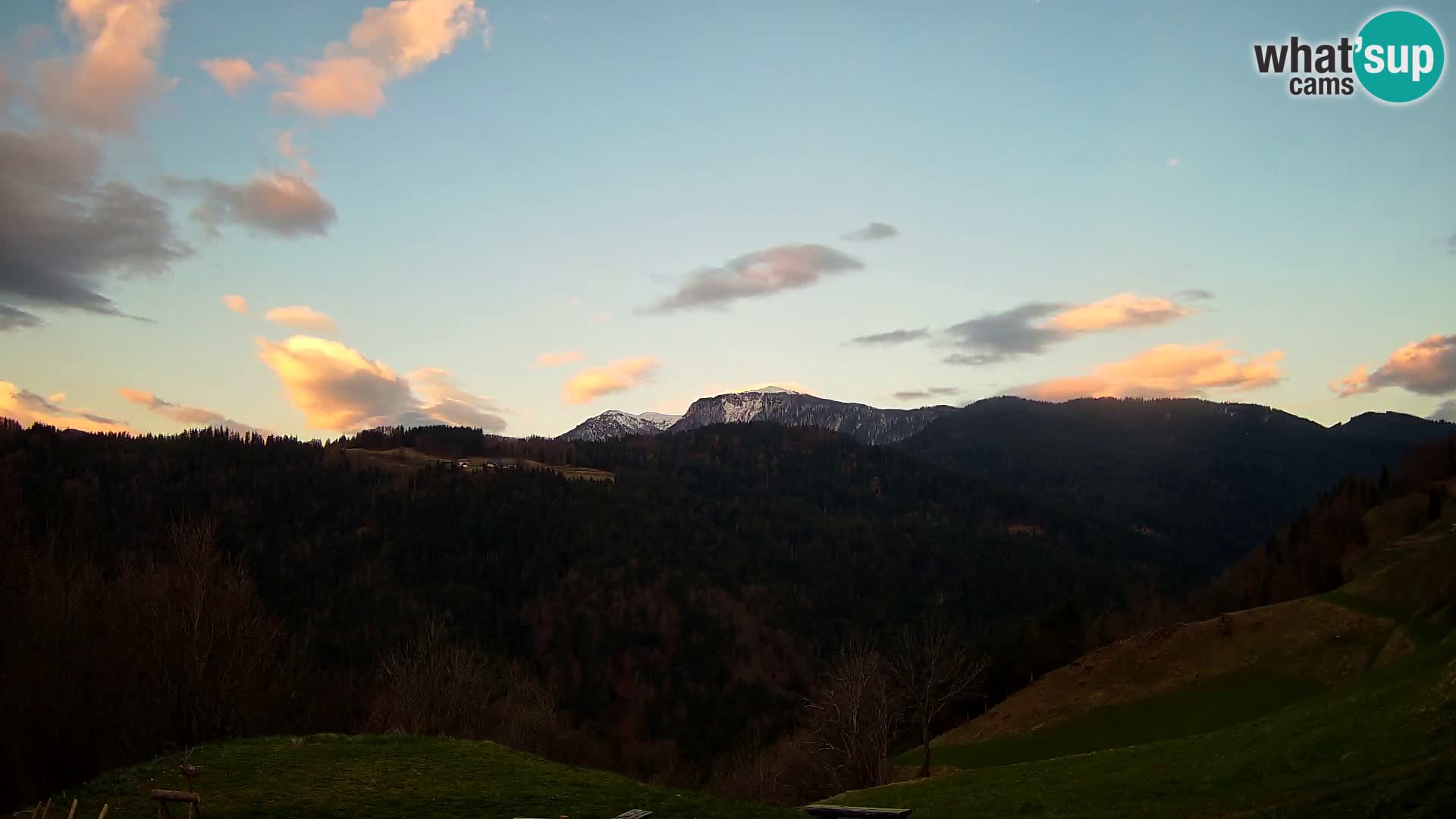 Webcam Brunarica Dražgoše – Live View of Ratitovec (1666 m)