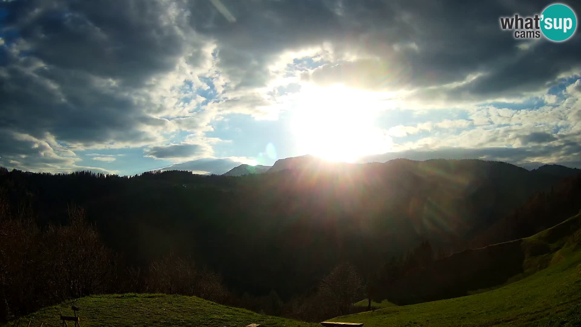 Webcam Brunarica Dražgoše – Live View of Ratitovec (1666 m)