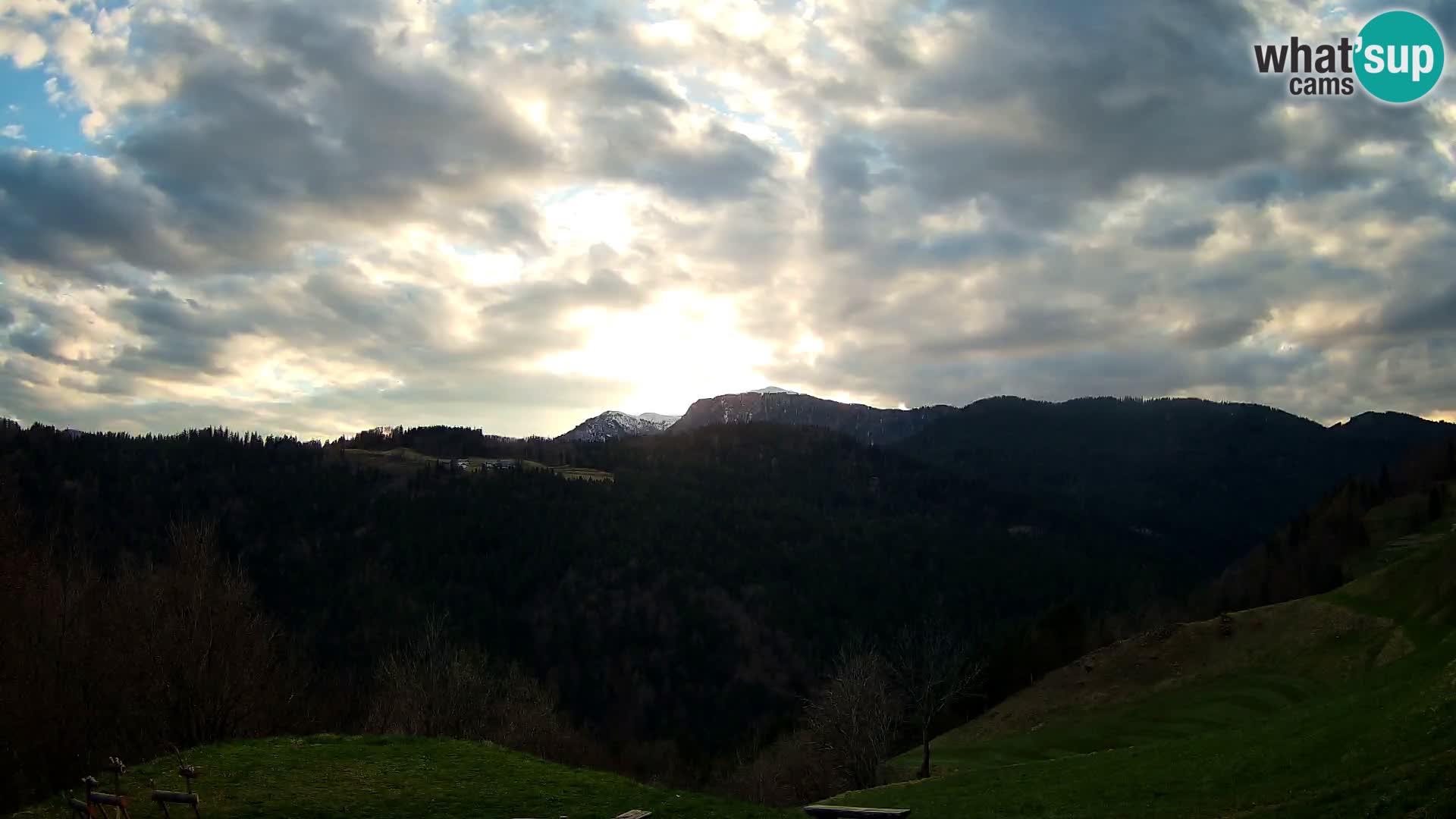 Webcam Brunarica Dražgoše – Vista live sul Ratitovec (1666 m)