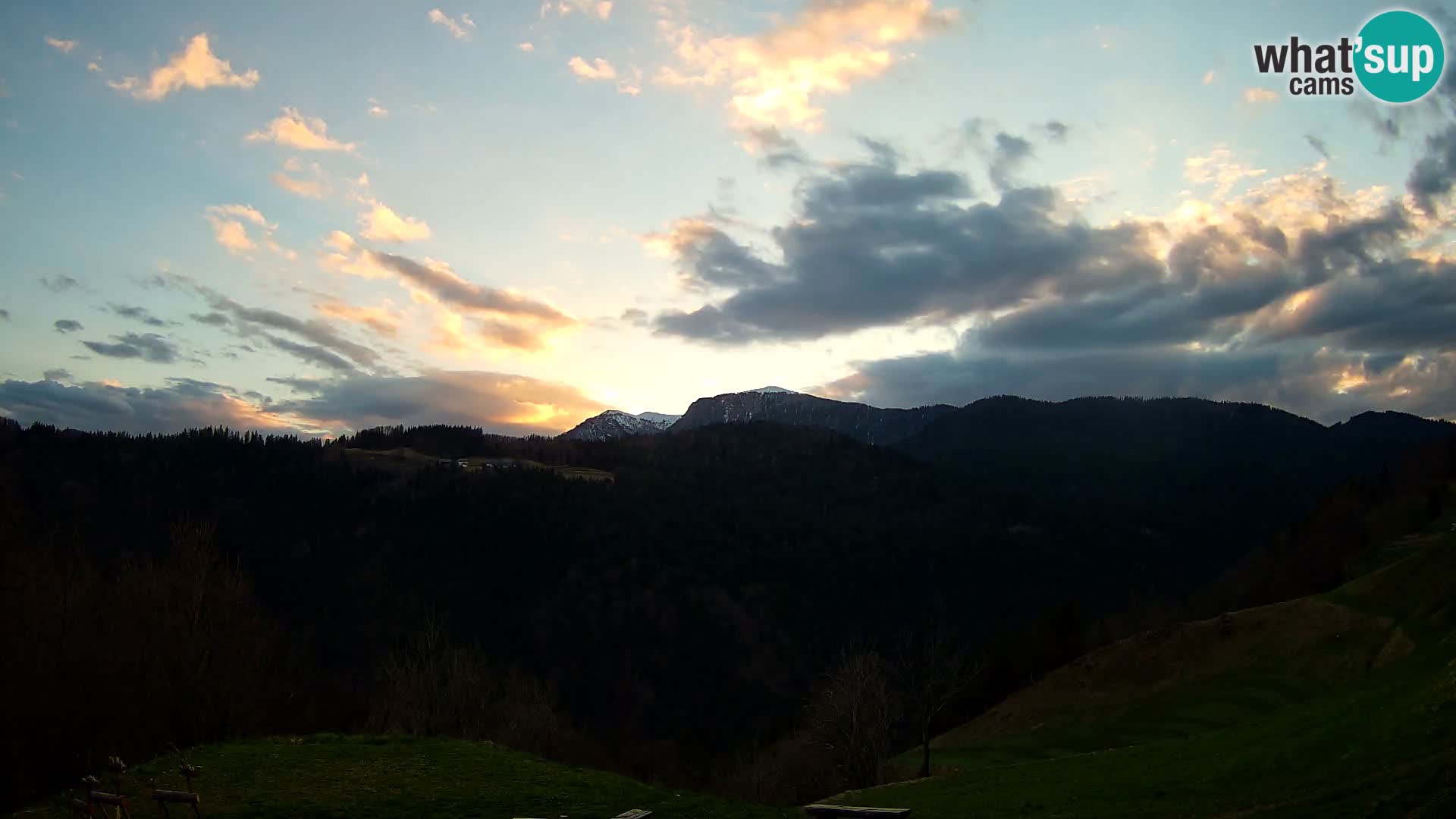 Web kamera Brunarica Dražgoše – Pogled uživo na Ratitovec (1666 m)