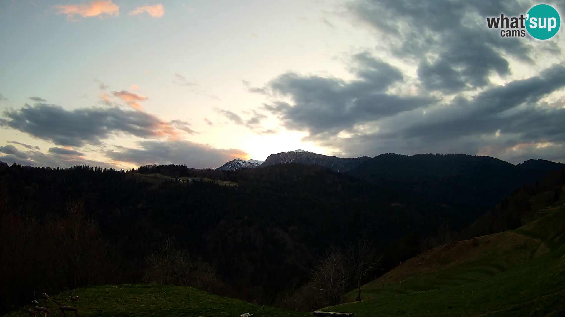 Webcam Brunarica Dražgoše – Live View of Ratitovec (1666 m)