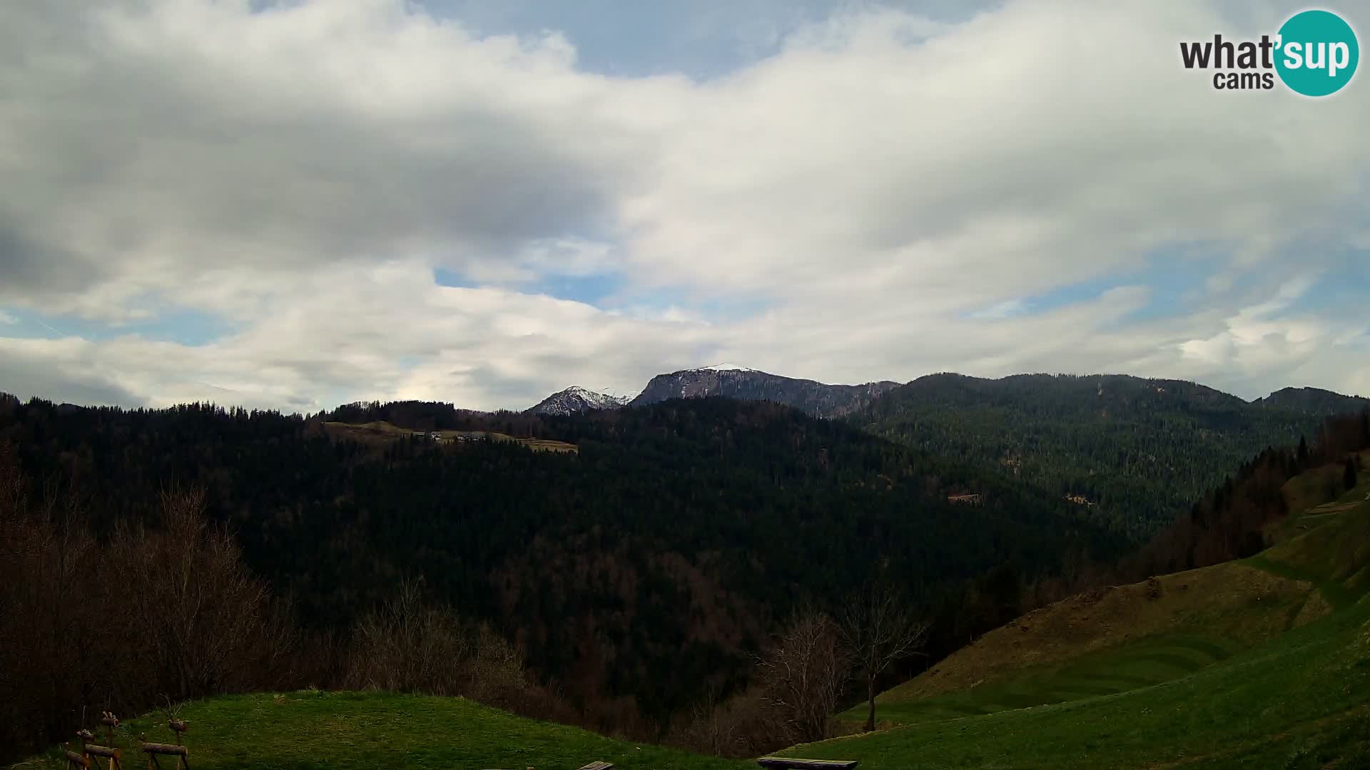 Webcam Brunarica Dražgoše – Live View of Ratitovec (1666 m)