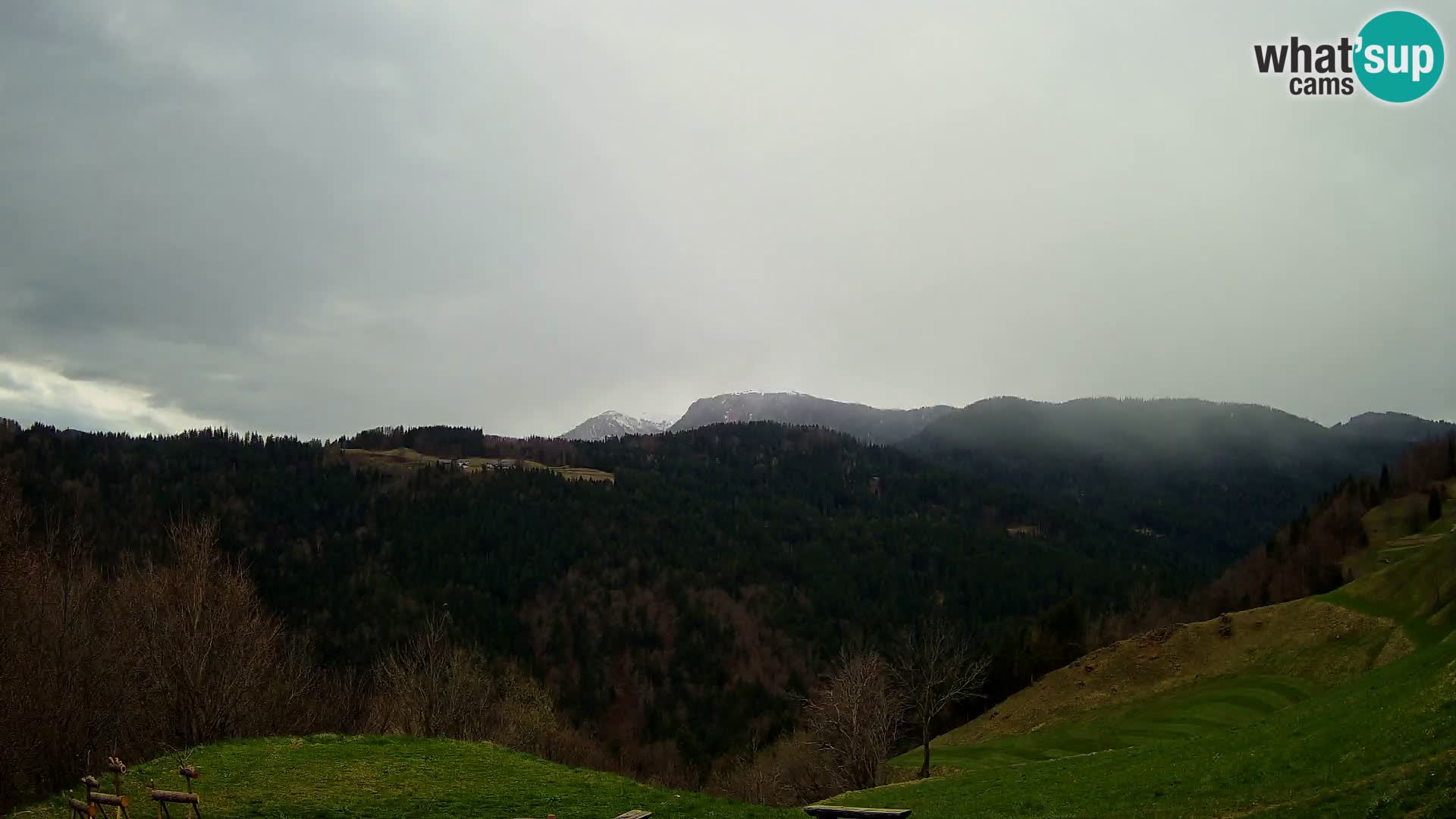 Webcam Brunarica Dražgoše – Liveblick auf Ratitovec (1666 m)