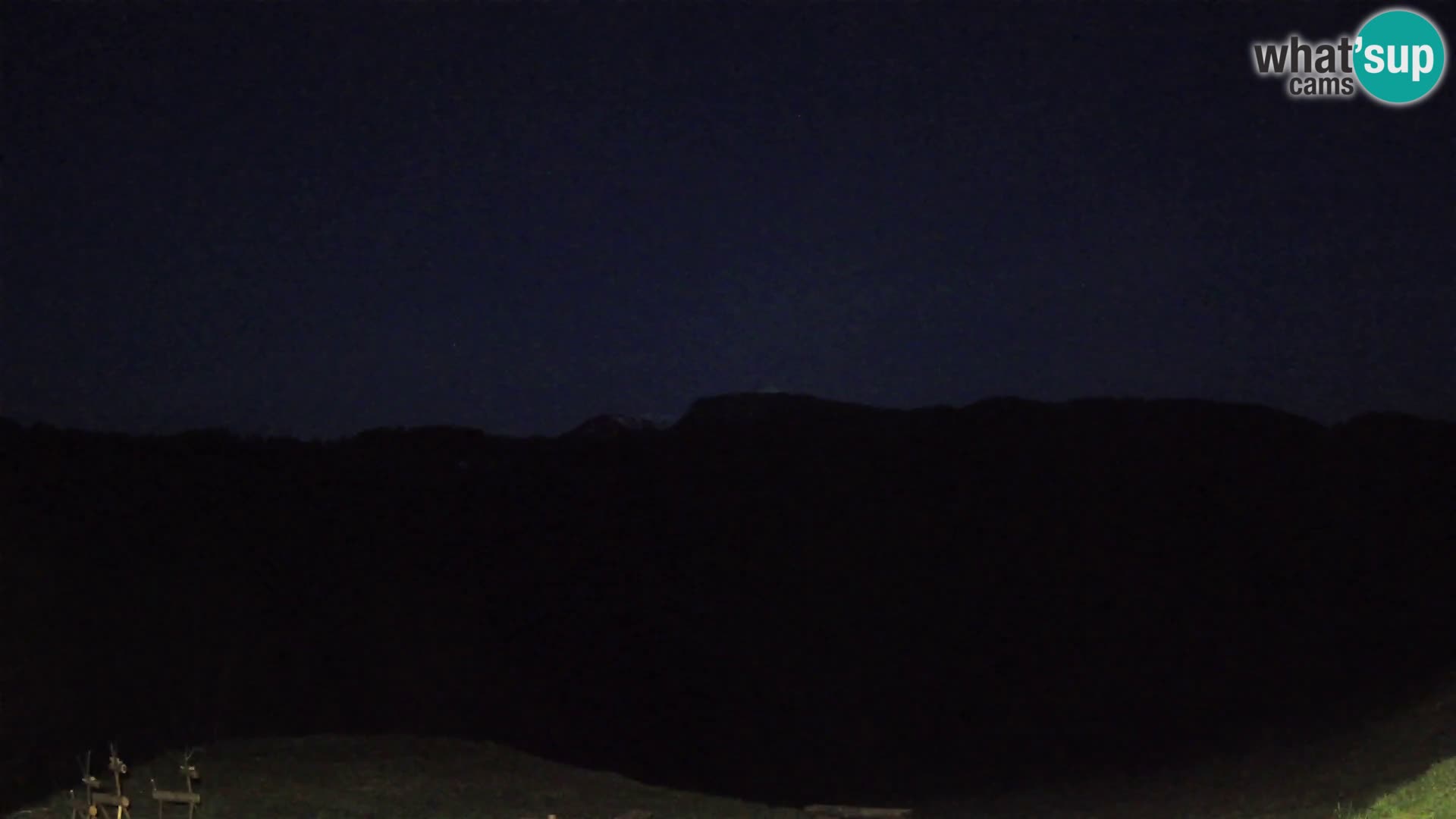 Webcam Brunarica Dražgoše – Live View of Ratitovec (1666 m)