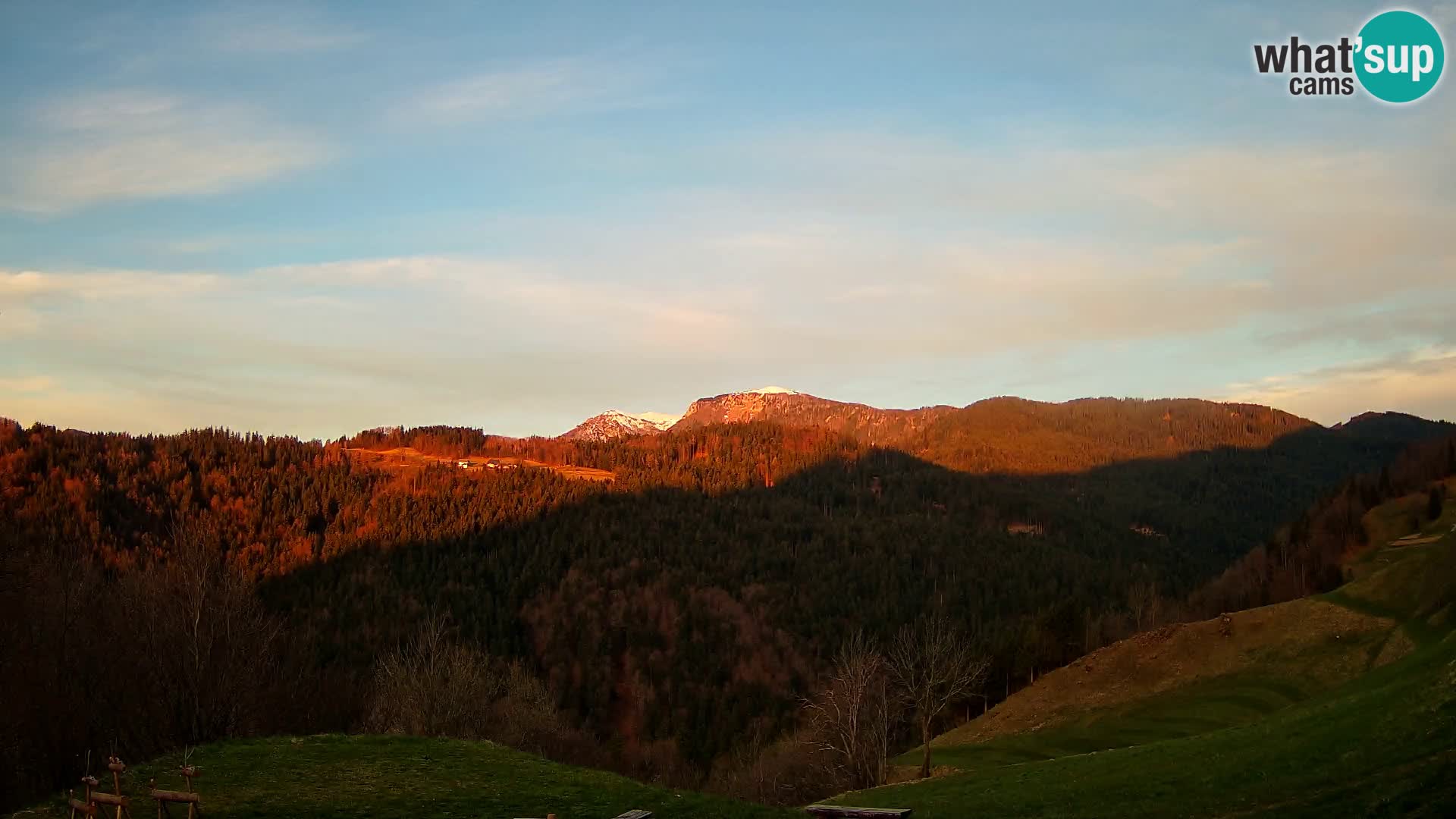 Webcam Brunarica Dražgoše – Live View of Ratitovec (1666 m)