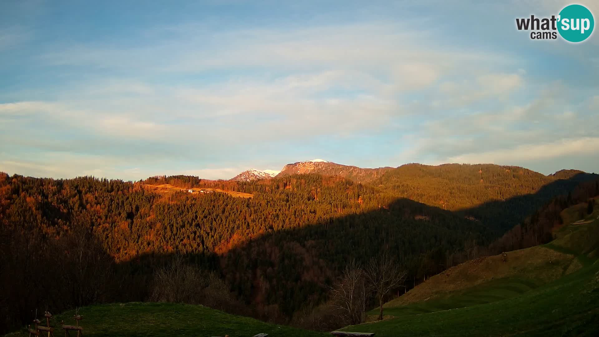 Webcam Brunarica Dražgoše – Live View of Ratitovec (1666 m)