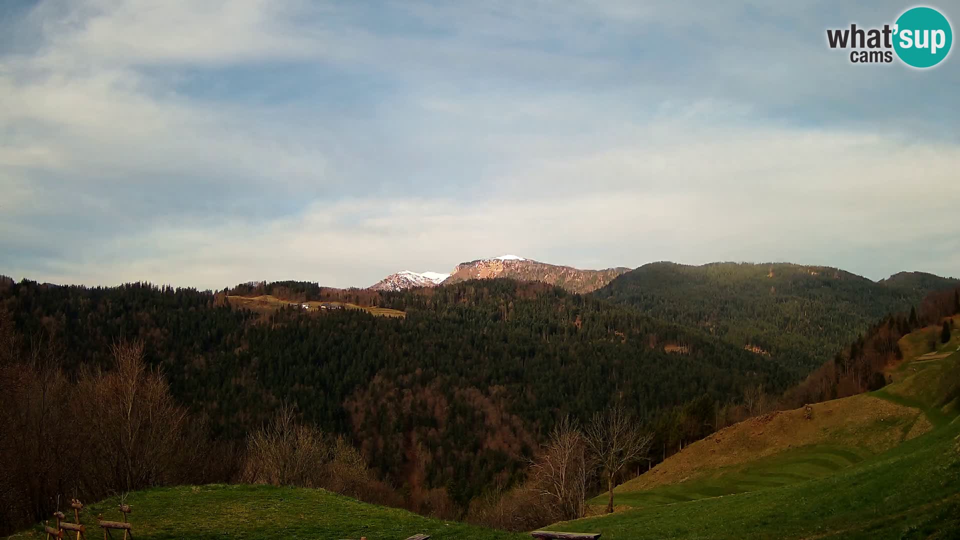 Webcam Brunarica Dražgoše – Liveblick auf Ratitovec (1666 m)