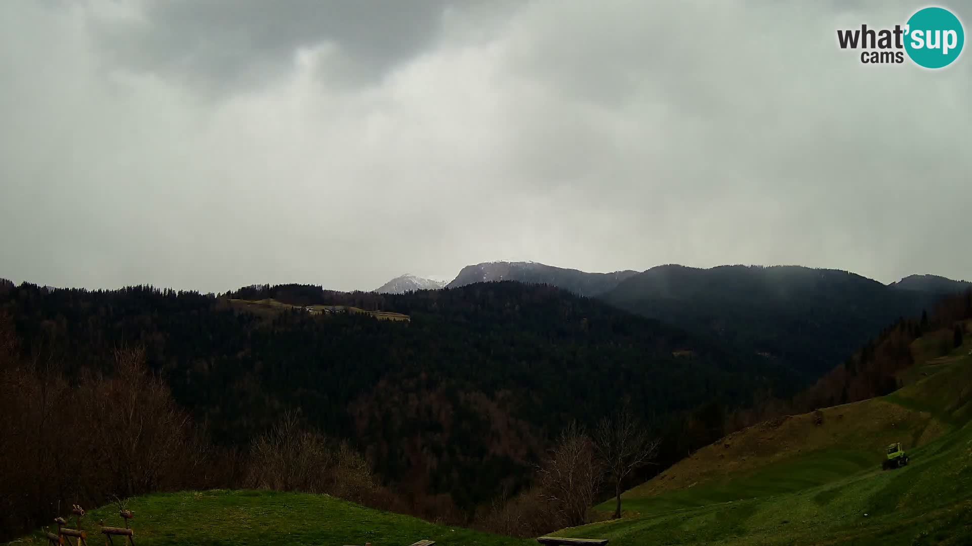 Web kamera Brunarica Dražgoše – Pogled uživo na Ratitovec (1666 m)