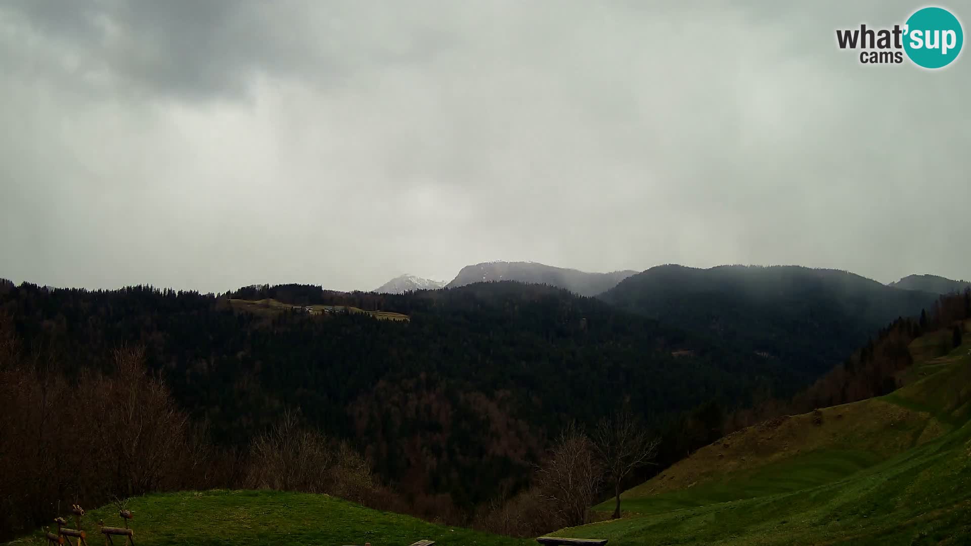 Webcam Brunarica Dražgoše – Liveblick auf Ratitovec (1666 m)