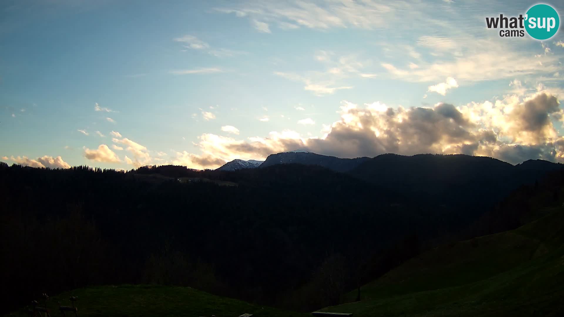 Web kamera Brunarica Dražgoše – Pogled uživo na Ratitovec (1666 m)