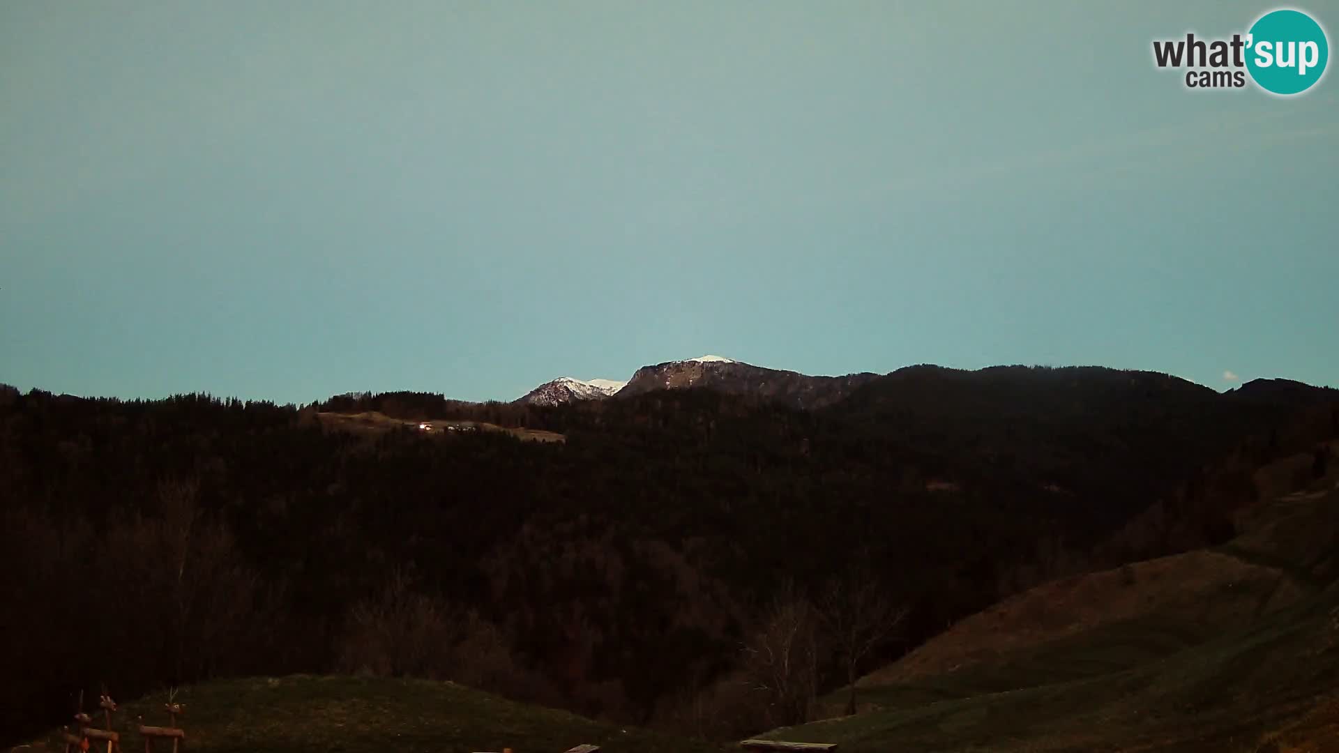 Web kamera Brunarica Dražgoše – Pogled uživo na Ratitovec (1666 m)