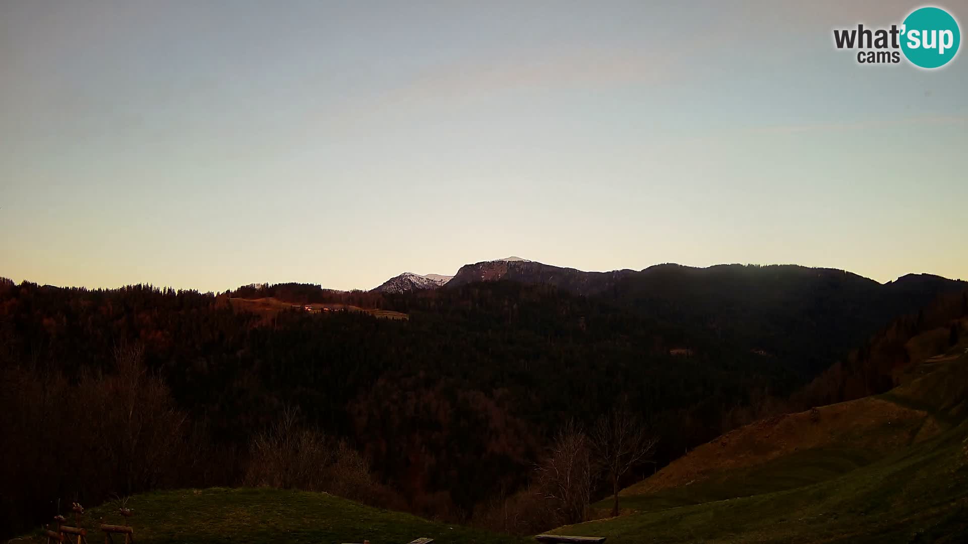 Webcam Brunarica Dražgoše – Live View of Ratitovec (1666 m)