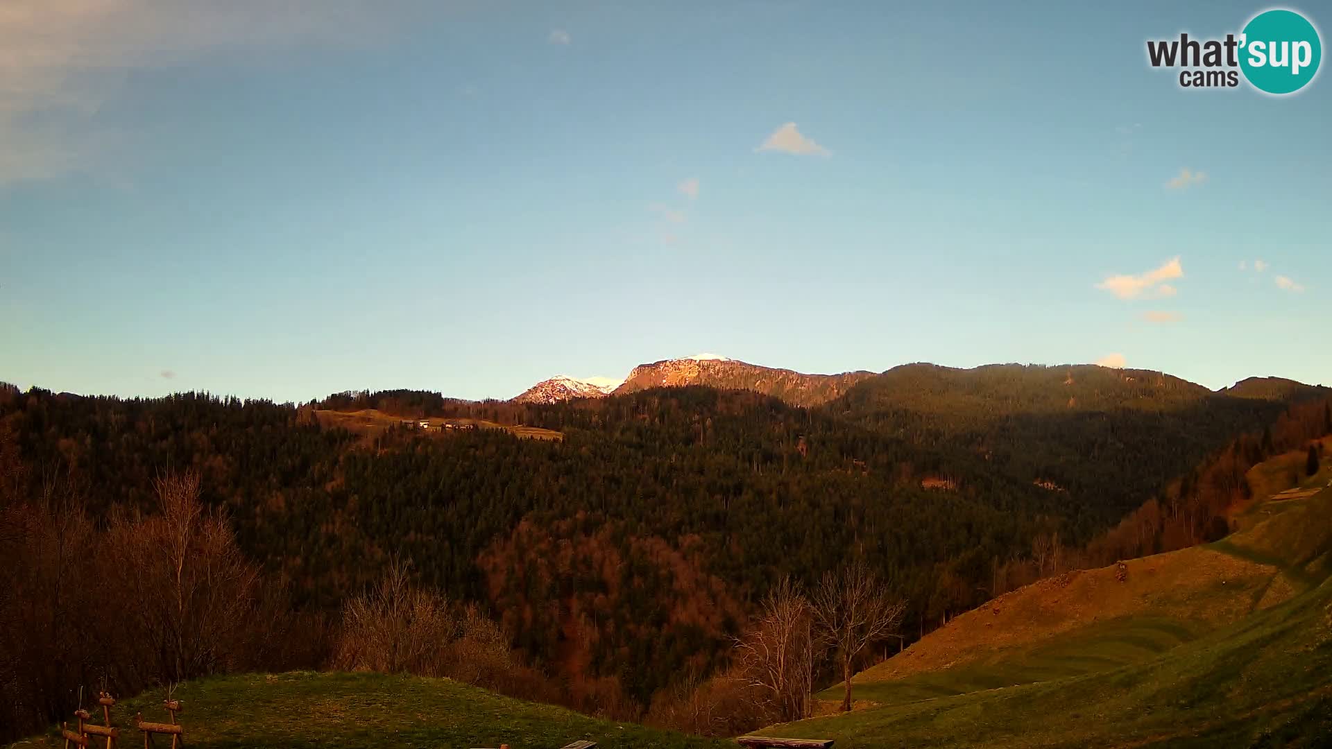 Webcam Brunarica Dražgoše – Live View of Ratitovec (1666 m)