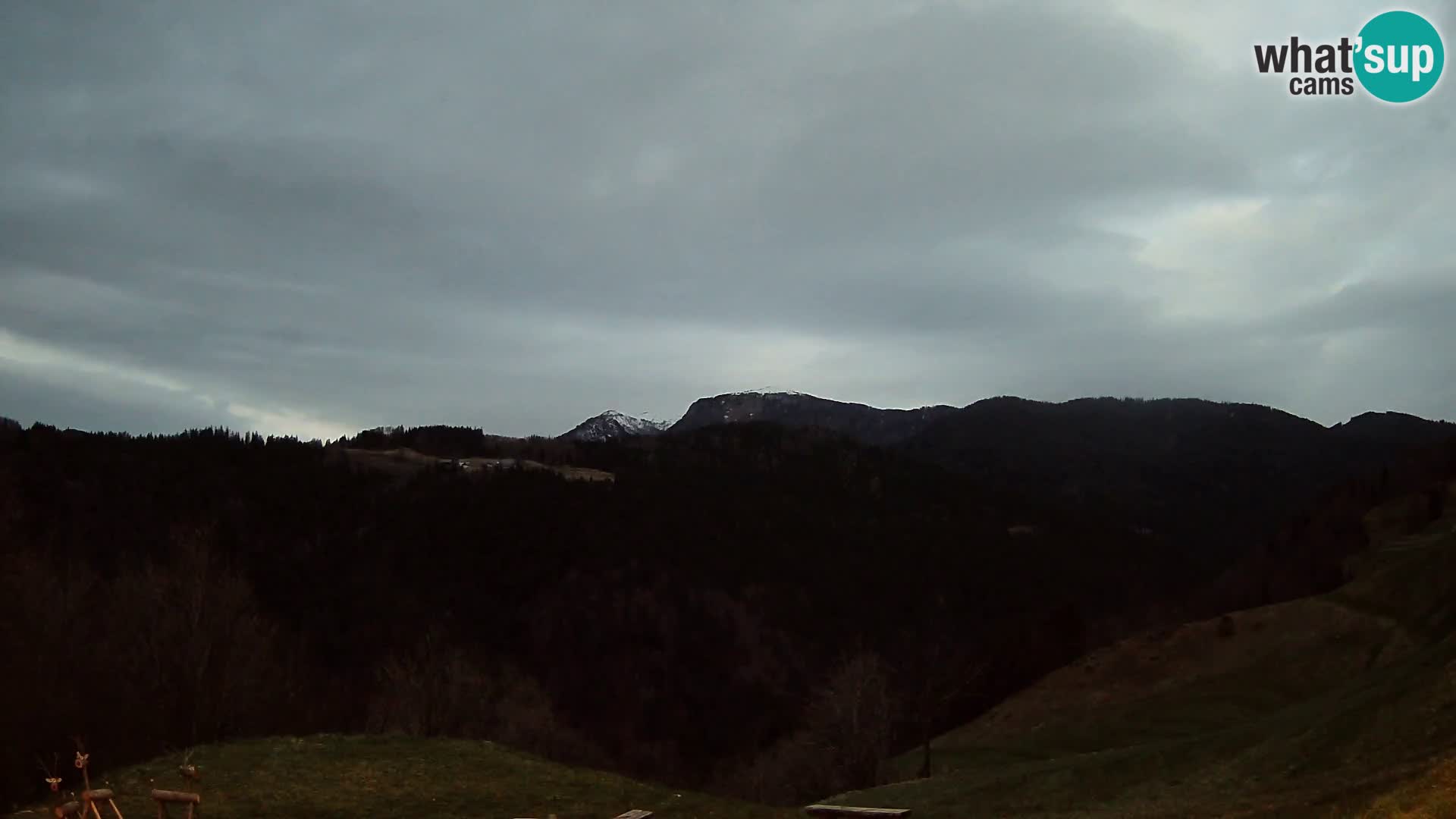 Webcam Brunarica Dražgoše – Live View of Ratitovec (1666 m)