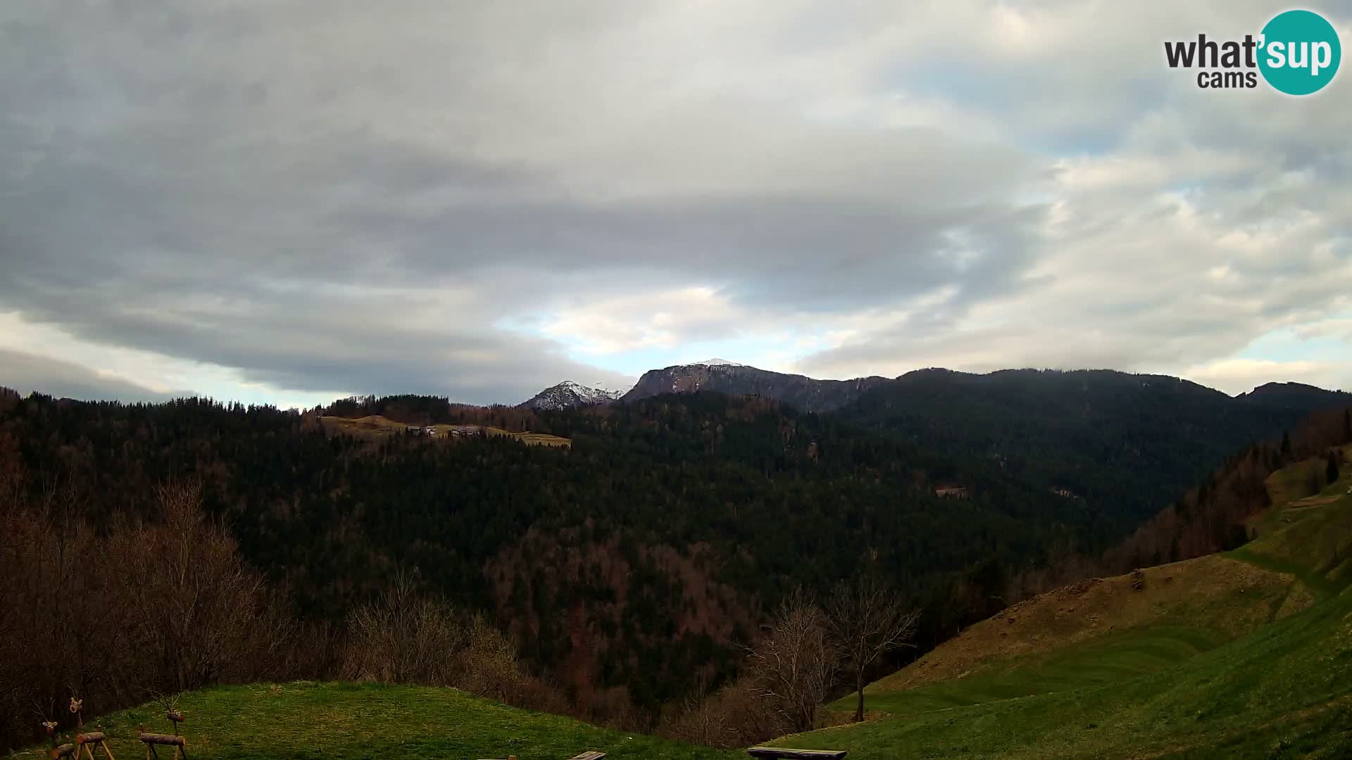 Webcam Brunarica Dražgoše – Vista live sul Ratitovec (1666 m)