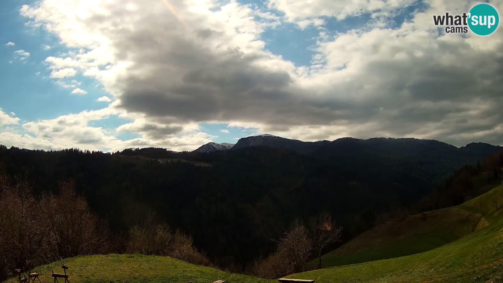 Webcam Brunarica Dražgoše – Live View of Ratitovec (1666 m)