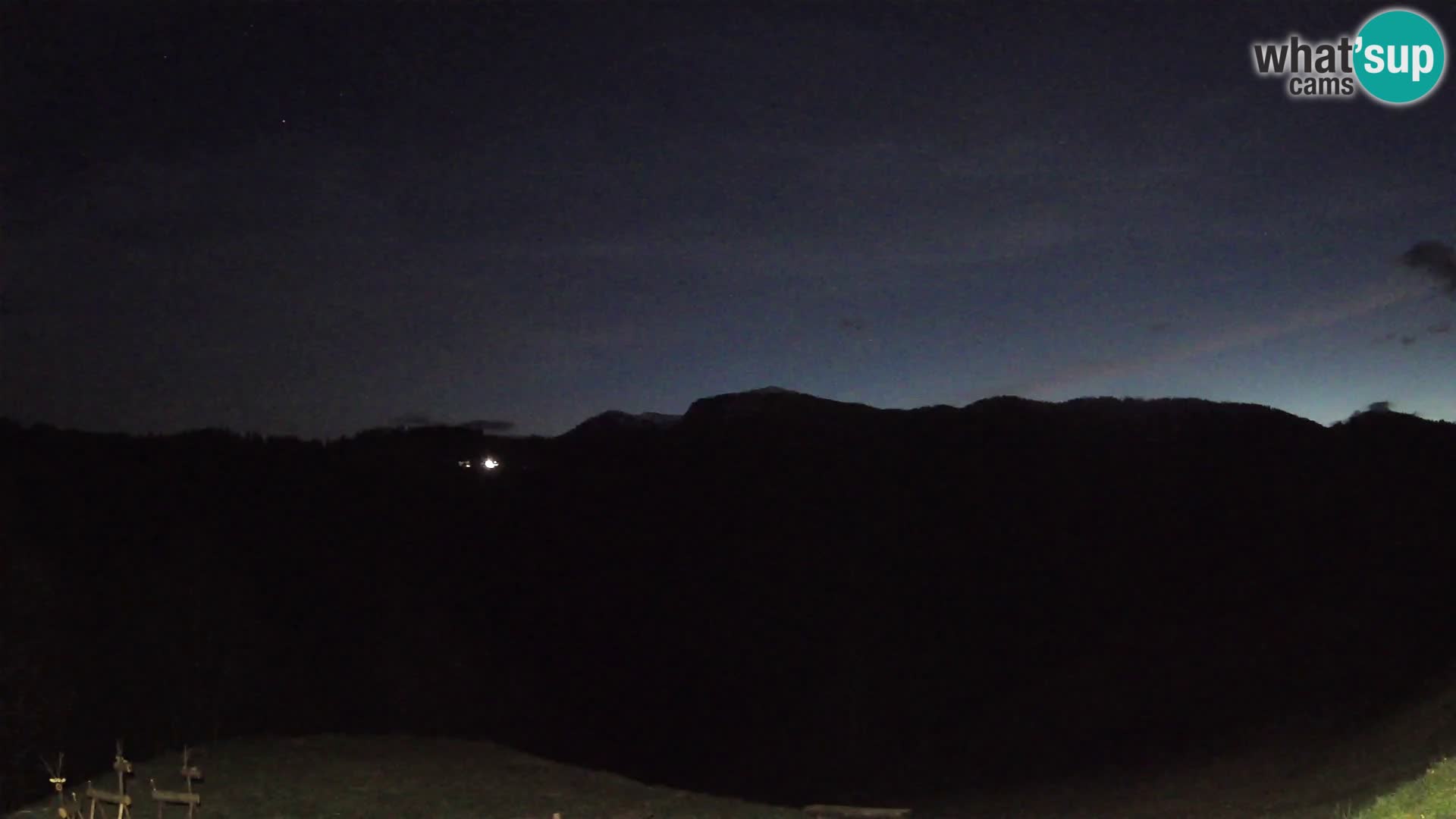 Webcam Brunarica Dražgoše – Liveblick auf Ratitovec (1666 m)