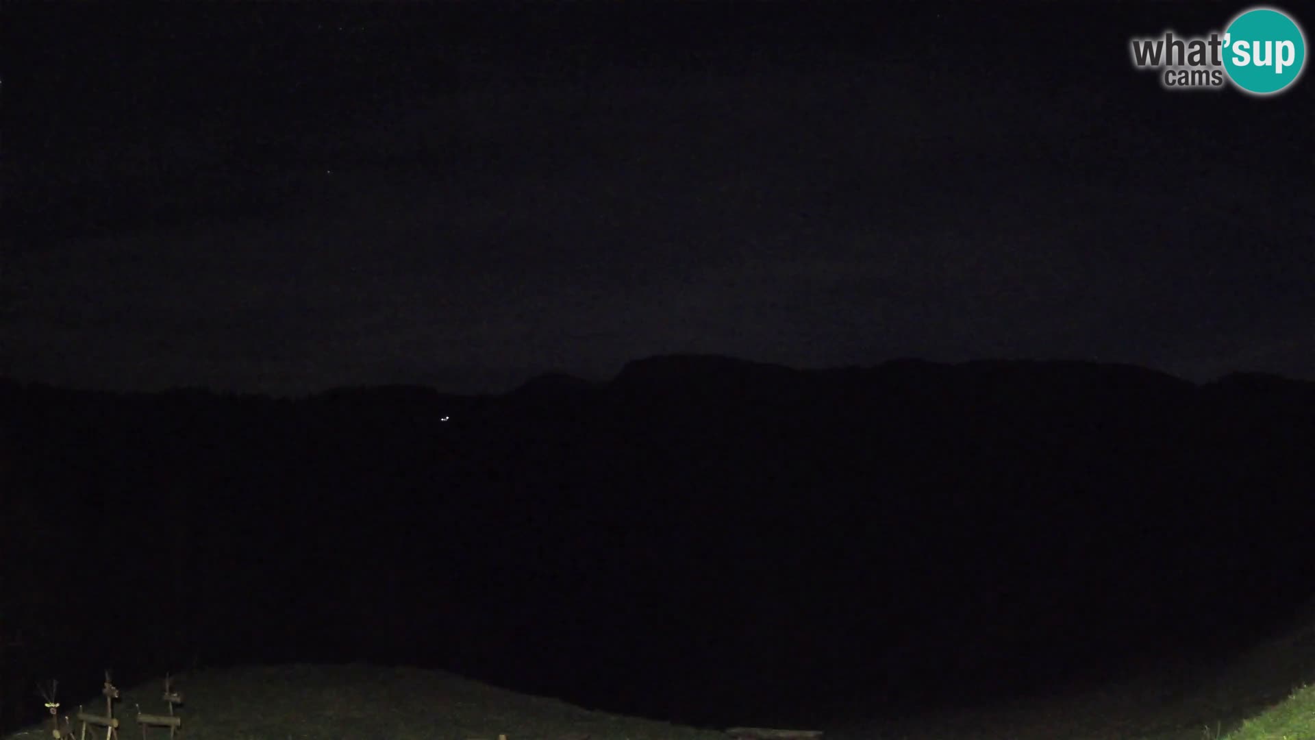 Webcam Brunarica Dražgoše – Live View of Ratitovec (1666 m)