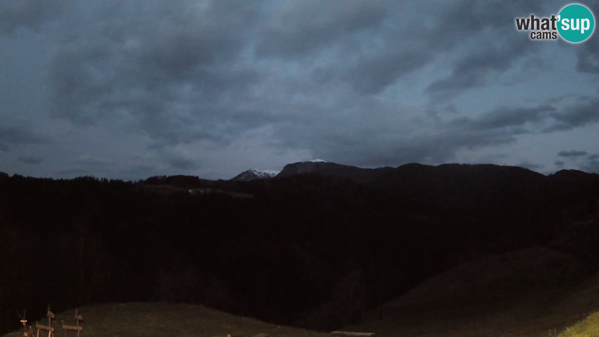 Webcam Brunarica Dražgoše – Live View of Ratitovec (1666 m)