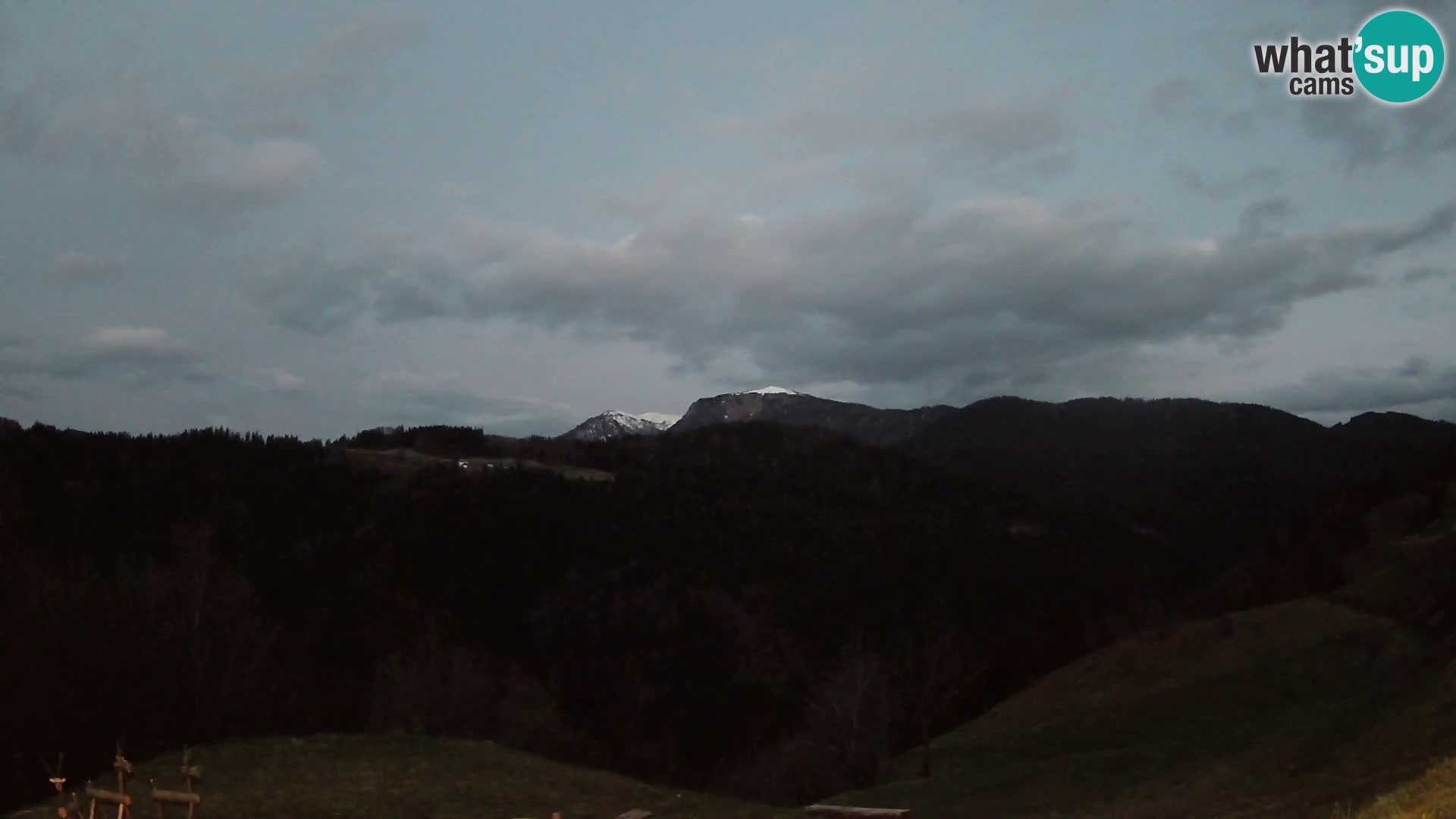 Webcam Brunarica Dražgoše – Live View of Ratitovec (1666 m)