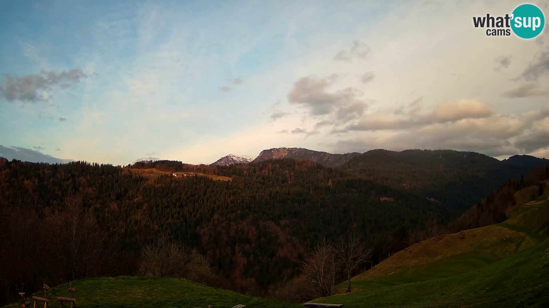 Webcam Brunarica Dražgoše – Live View of Ratitovec (1666 m)