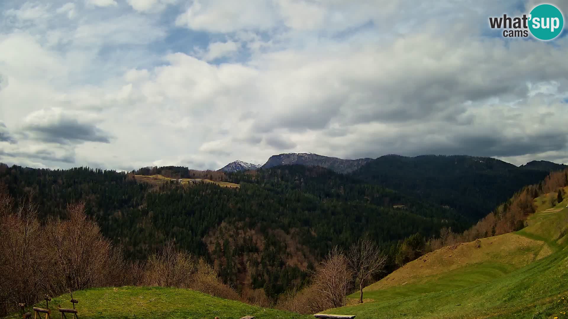 Webcam Brunarica Dražgoše – Vista live sul Ratitovec (1666 m)