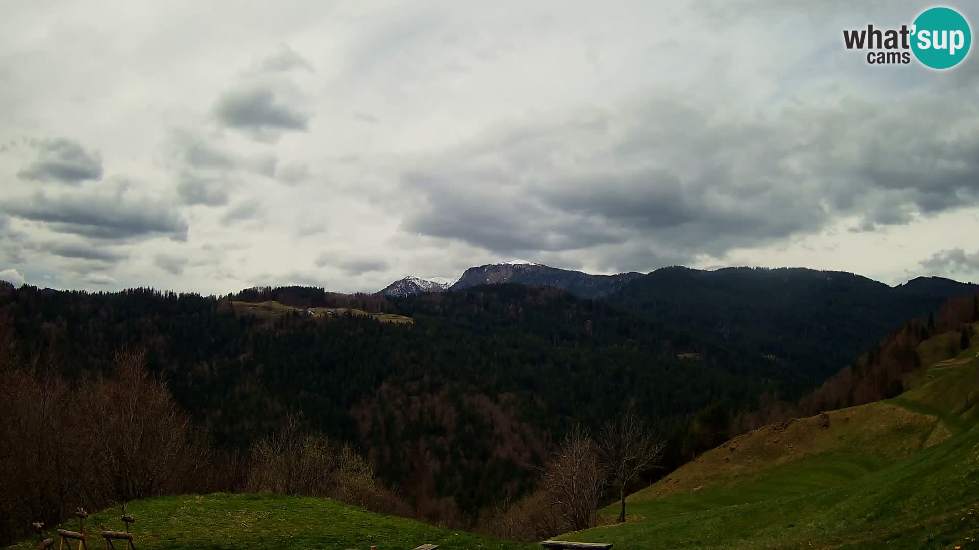 Web kamera Brunarica Dražgoše – Pogled uživo na Ratitovec (1666 m)