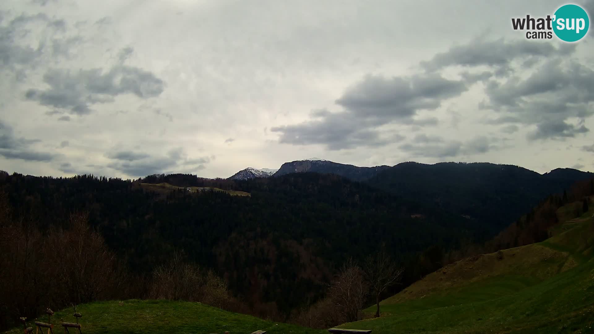 Webcam Brunarica Dražgoše – Vista live sul Ratitovec (1666 m)