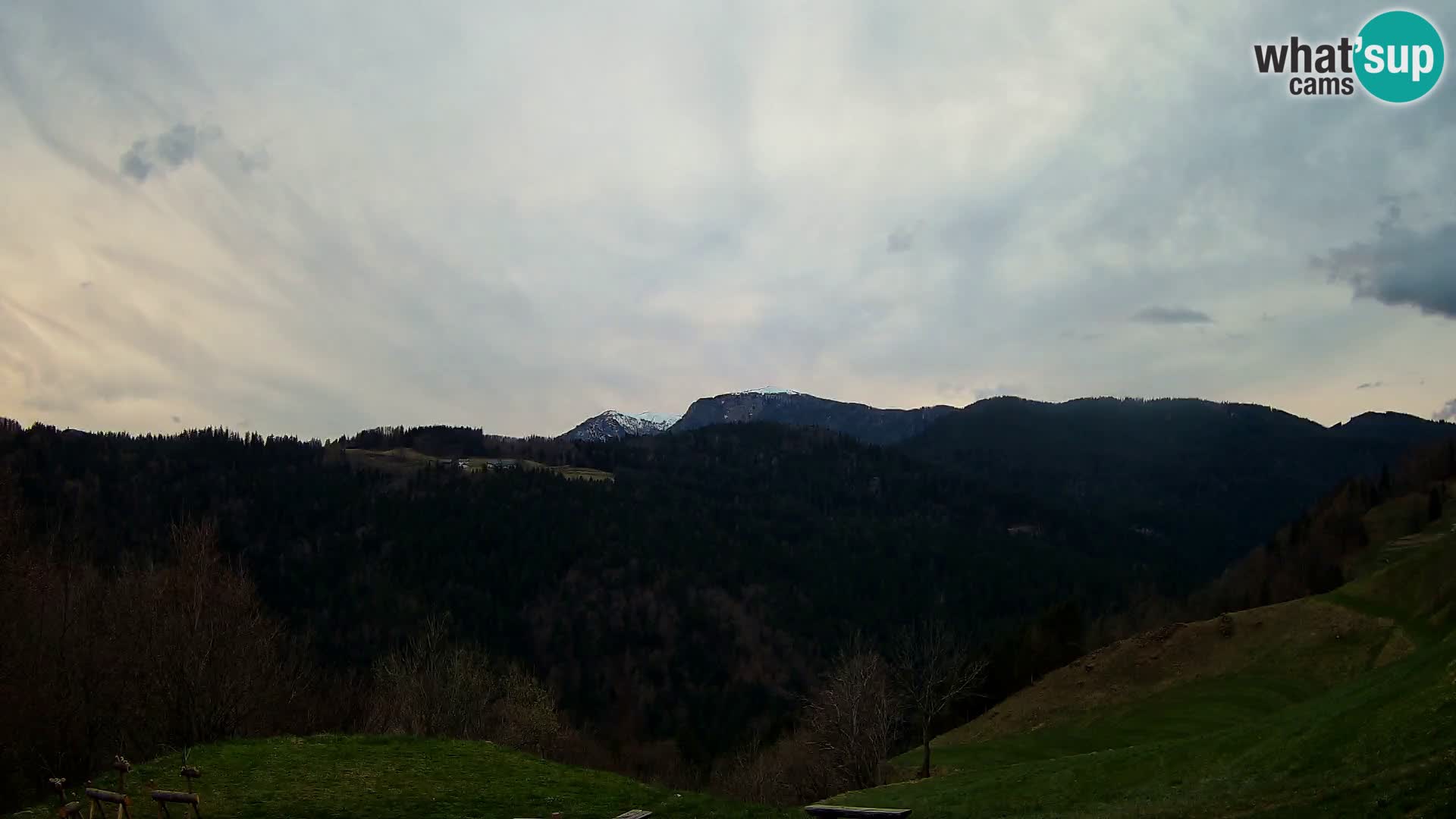 Webcam Brunarica Dražgoše – Vista live sul Ratitovec (1666 m)