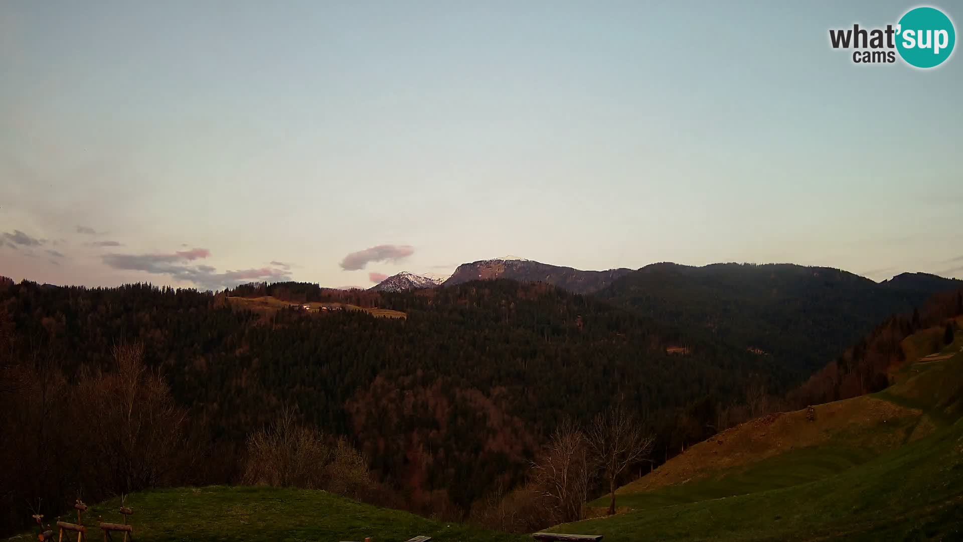 Webcam Brunarica Dražgoše – Live View of Ratitovec (1666 m)