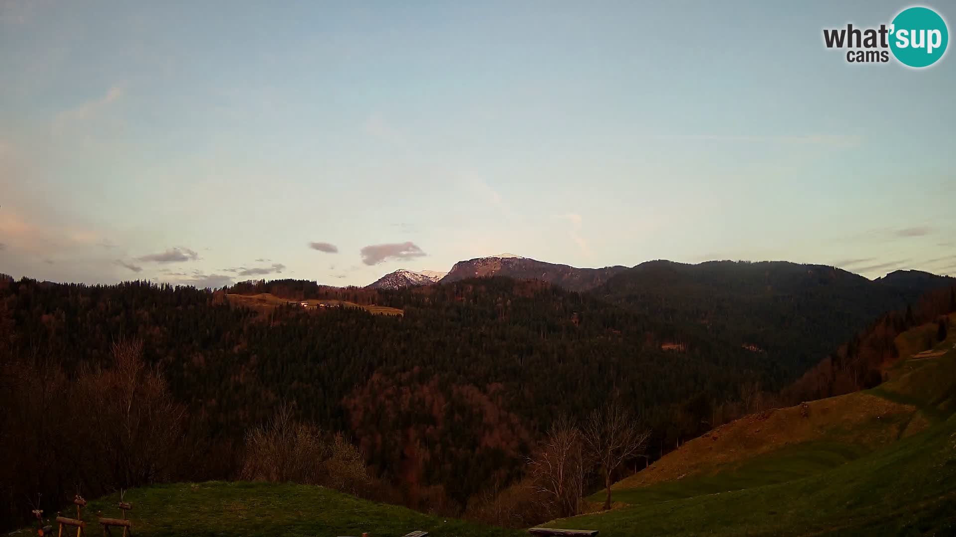 Webcam Brunarica Dražgoše – Live View of Ratitovec (1666 m)