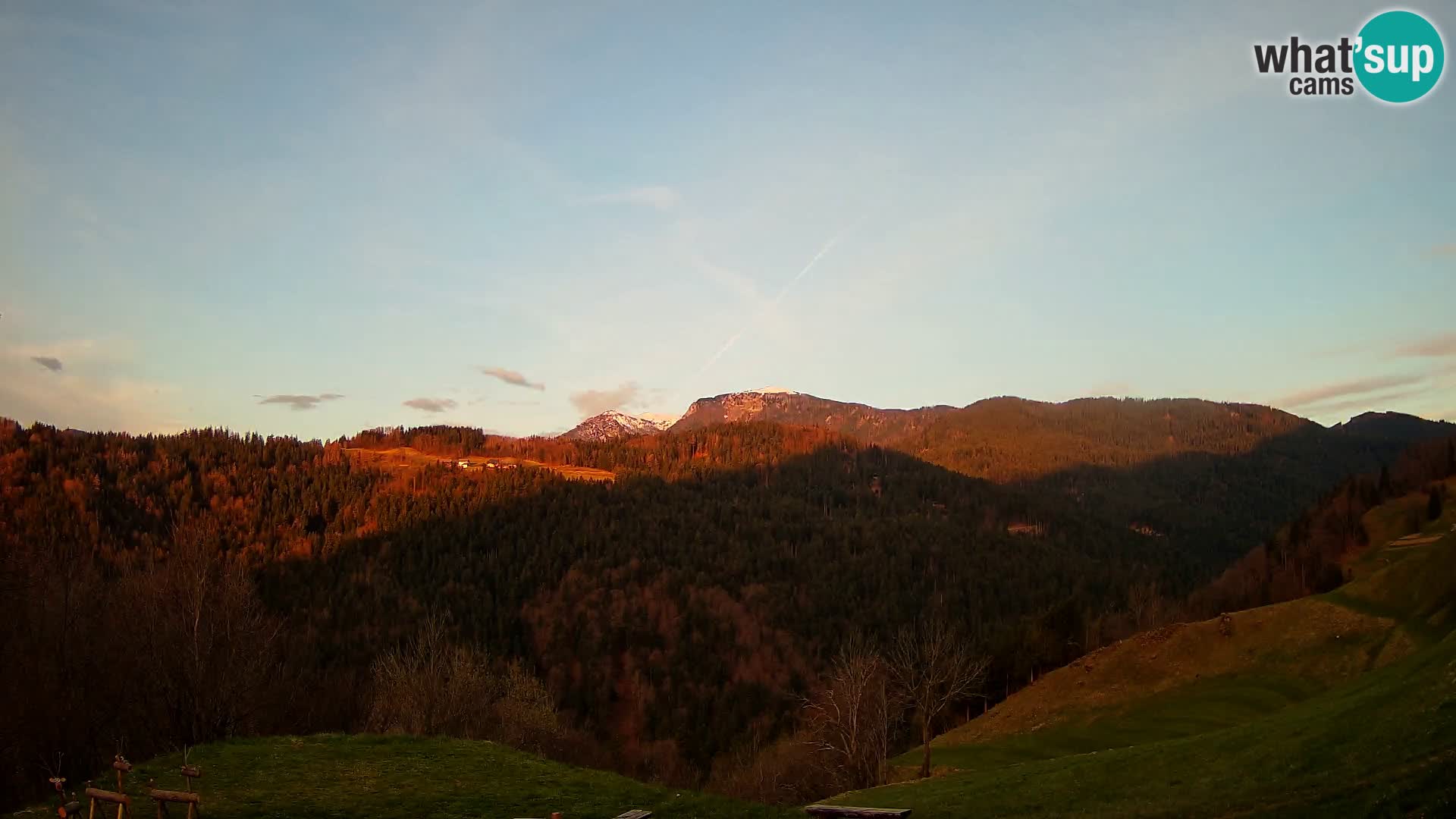 Webcam Brunarica Dražgoše – Live View of Ratitovec (1666 m)