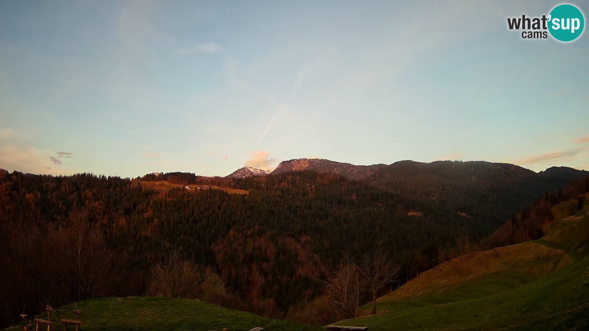 Webcam Brunarica Dražgoše – Live View of Ratitovec (1666 m)