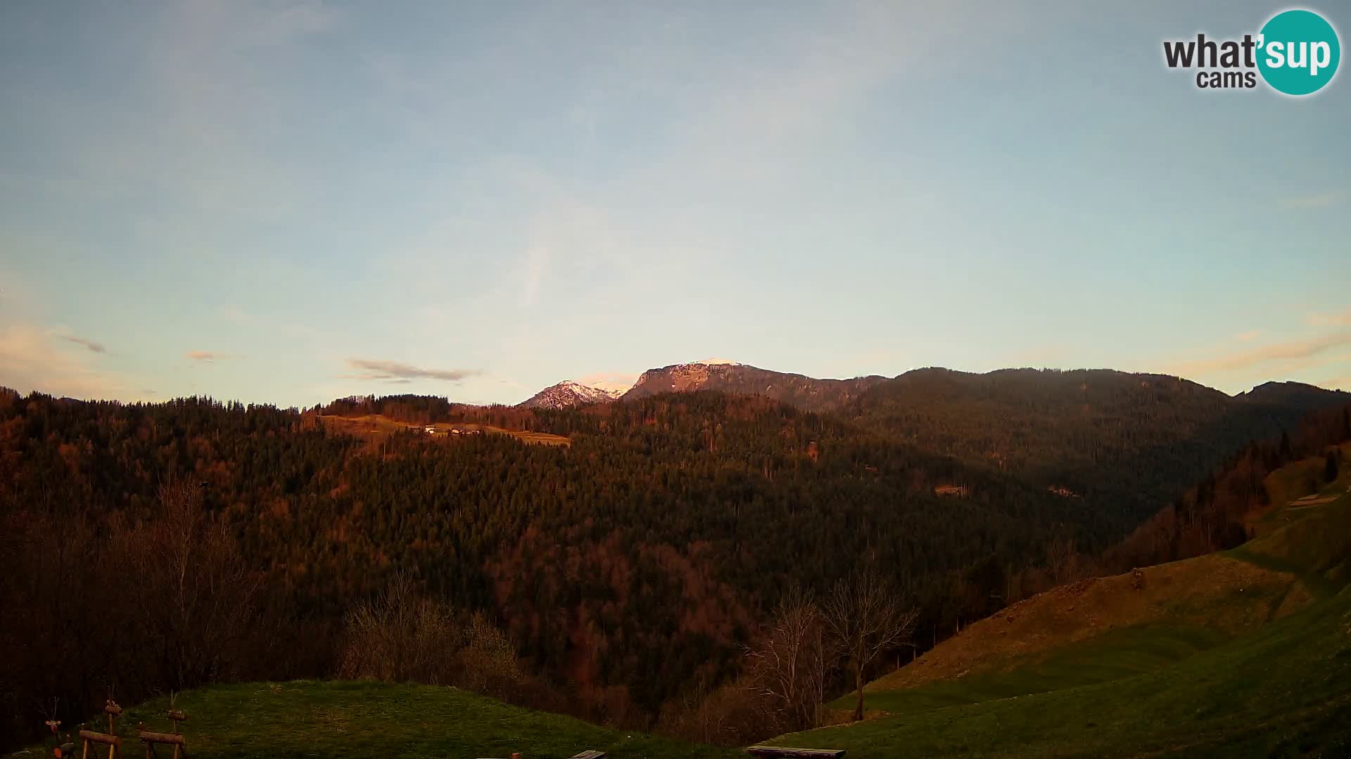 Webcam Brunarica Dražgoše – Live View of Ratitovec (1666 m)