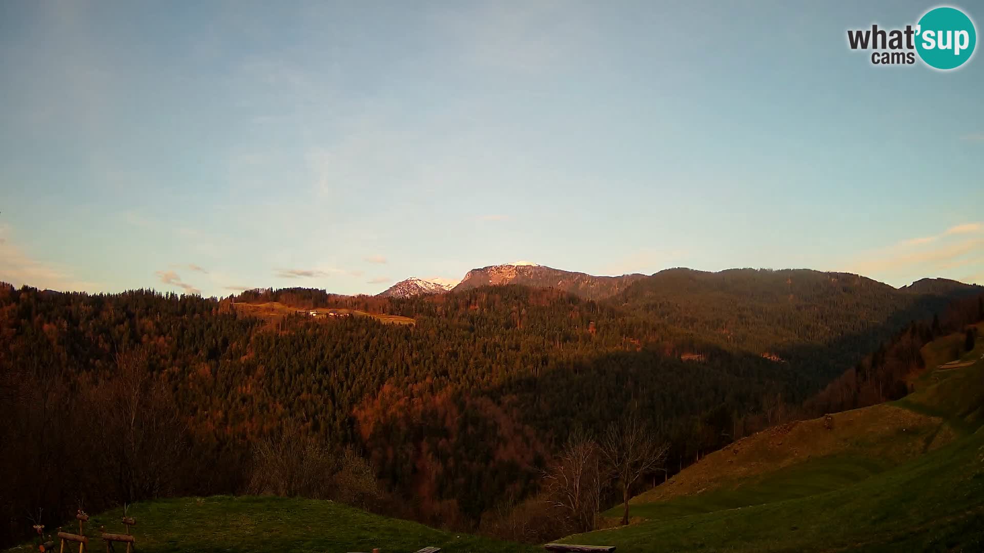 Webcam Brunarica Dražgoše – Live View of Ratitovec (1666 m)