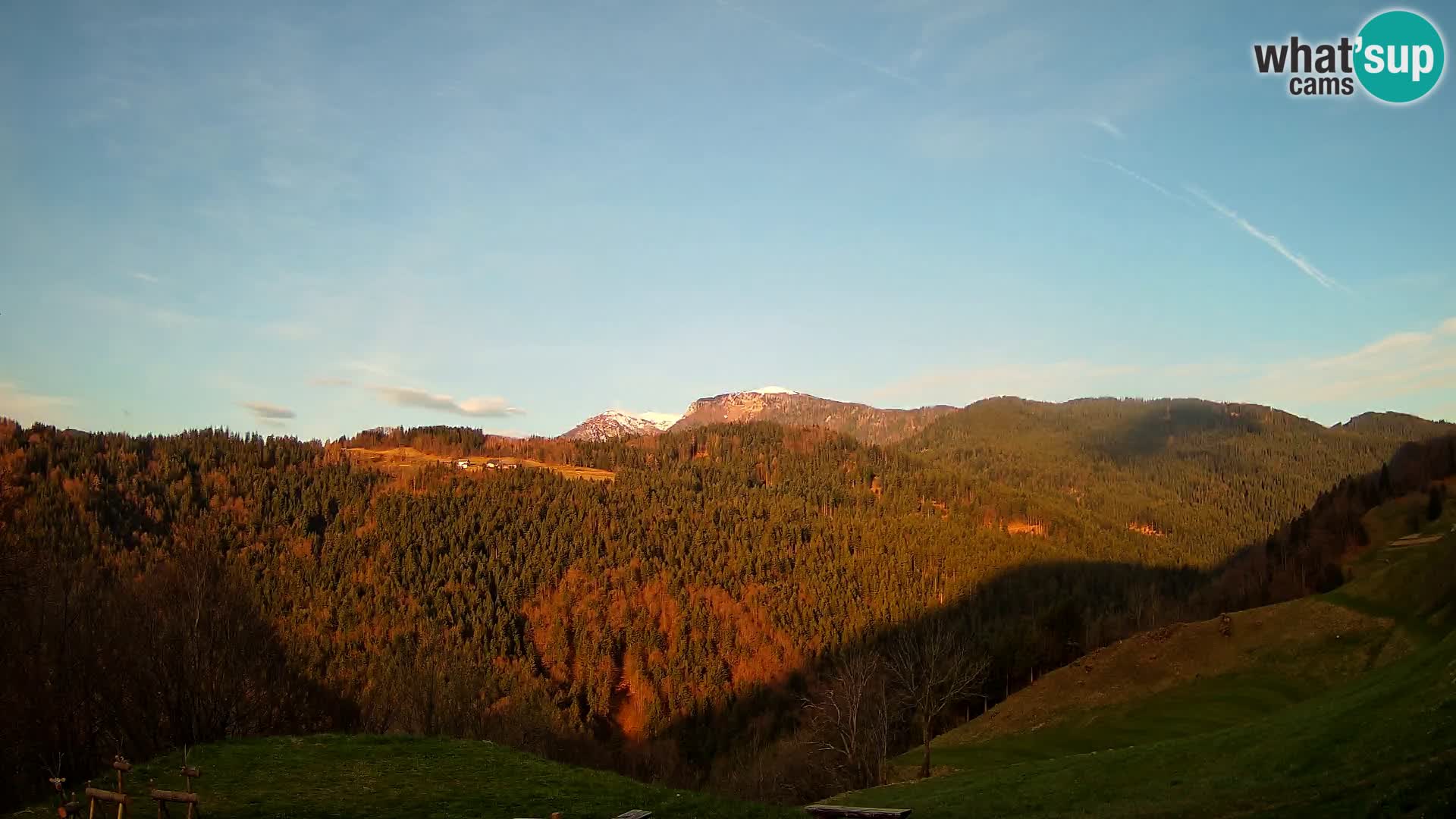 Web kamera Brunarica Dražgoše – Pogled uživo na Ratitovec (1666 m)