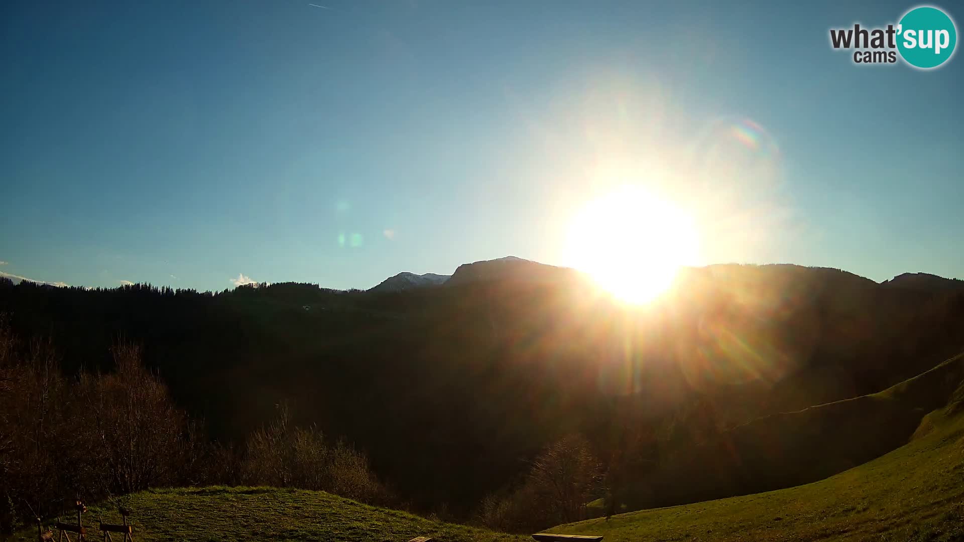 Webcam Brunarica Dražgoše – Live View of Ratitovec (1666 m)