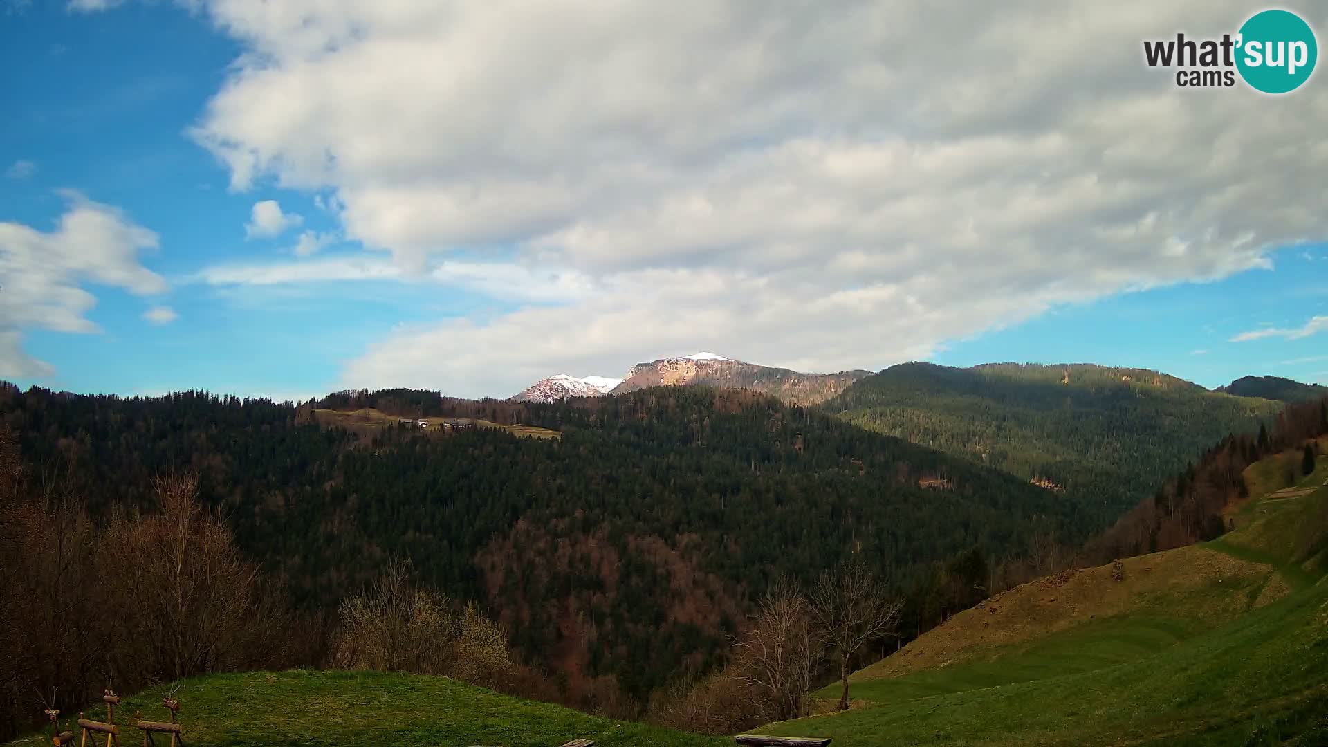 Web kamera Brunarica Dražgoše – Pogled uživo na Ratitovec (1666 m)